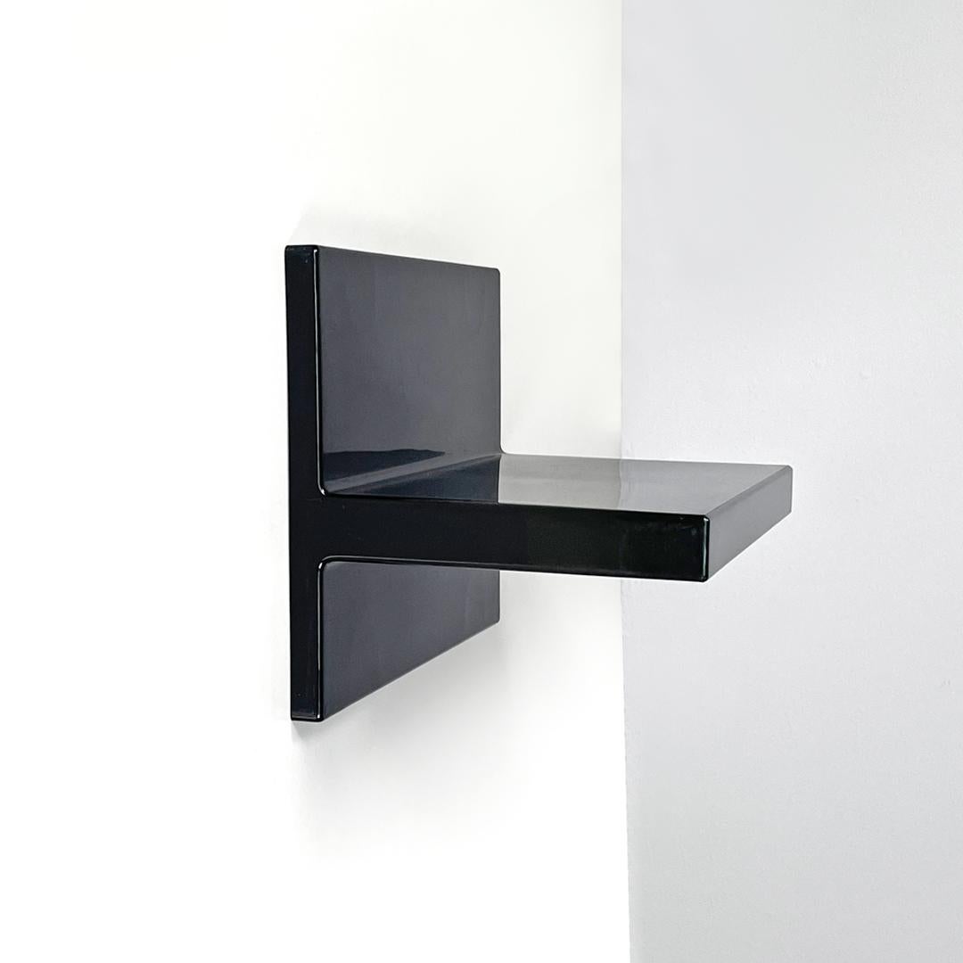 Italian modern black shiny plastic shelf by Marcello Siard for Kartell, 1970s
Glossy black plastic shelf with geometric profile. The shelf is not central to the structure, so it can be hung in two directions.
Produced by Kartell in 1970s and