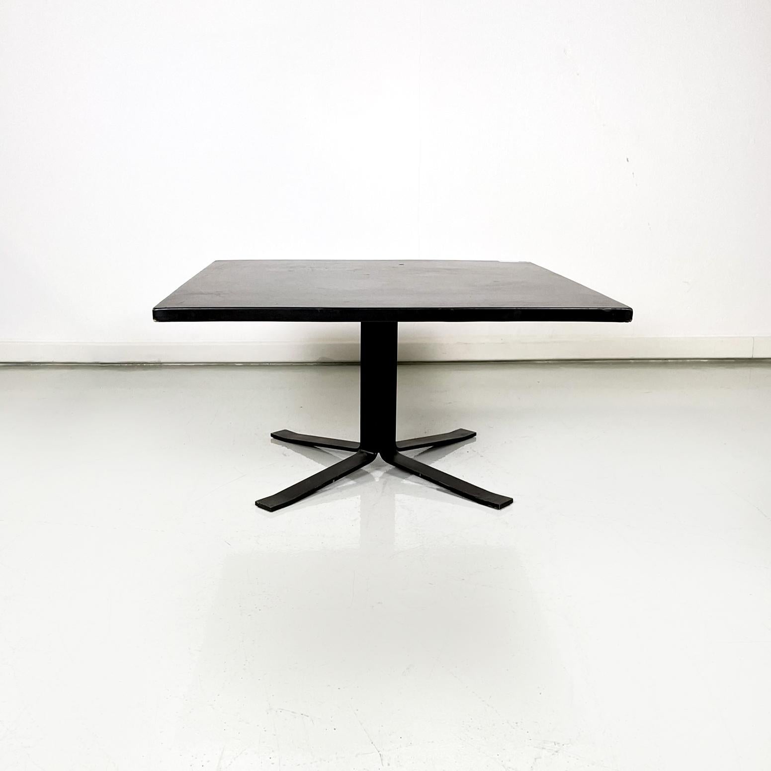 Italian modern Black sky, wood and black iron Coffee table by Gianni Moscatelli for Formanova, 1970s
Elegant coffee table with square wooden top covered in black sky. The central structure is in black painted iron. The 4-star base is in black