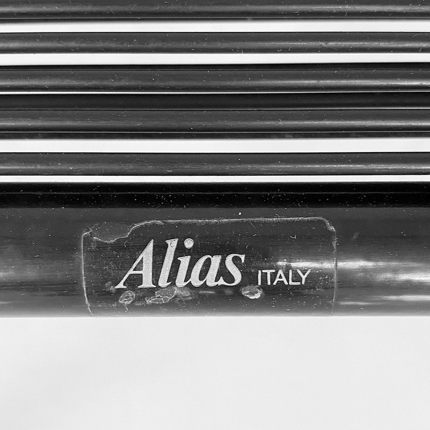 Moderne italienische Spaghetti-Sessel aus schwarzem Kunststoff und Metall von Giandomenico Belotti für Alias, 1980er Jahre
Spaghetti-Sessel, mit Armlehnen und Struktur aus schwarz lackiertem Metall und Sitz und Rückenlehne aus schwarzem