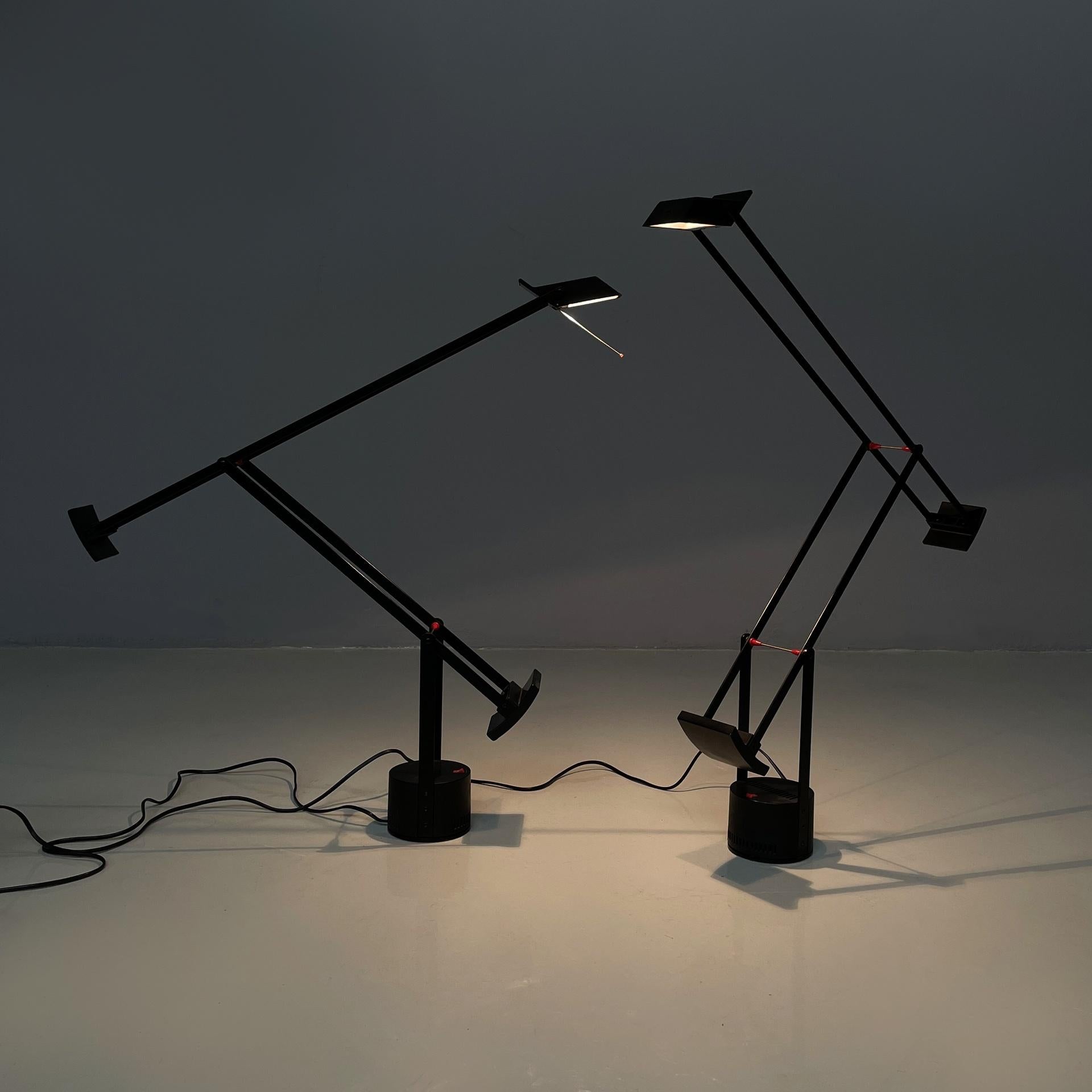 Lámparas de sobremesa negras modernas italianas Tizio de Richard Sapper para Artemide, años 1970
Pareja de lámparas de mesa regulables modelo Tizio de plástico negro y metal negro. El difusor cuadrado de metal negro puede colocarse como se desee