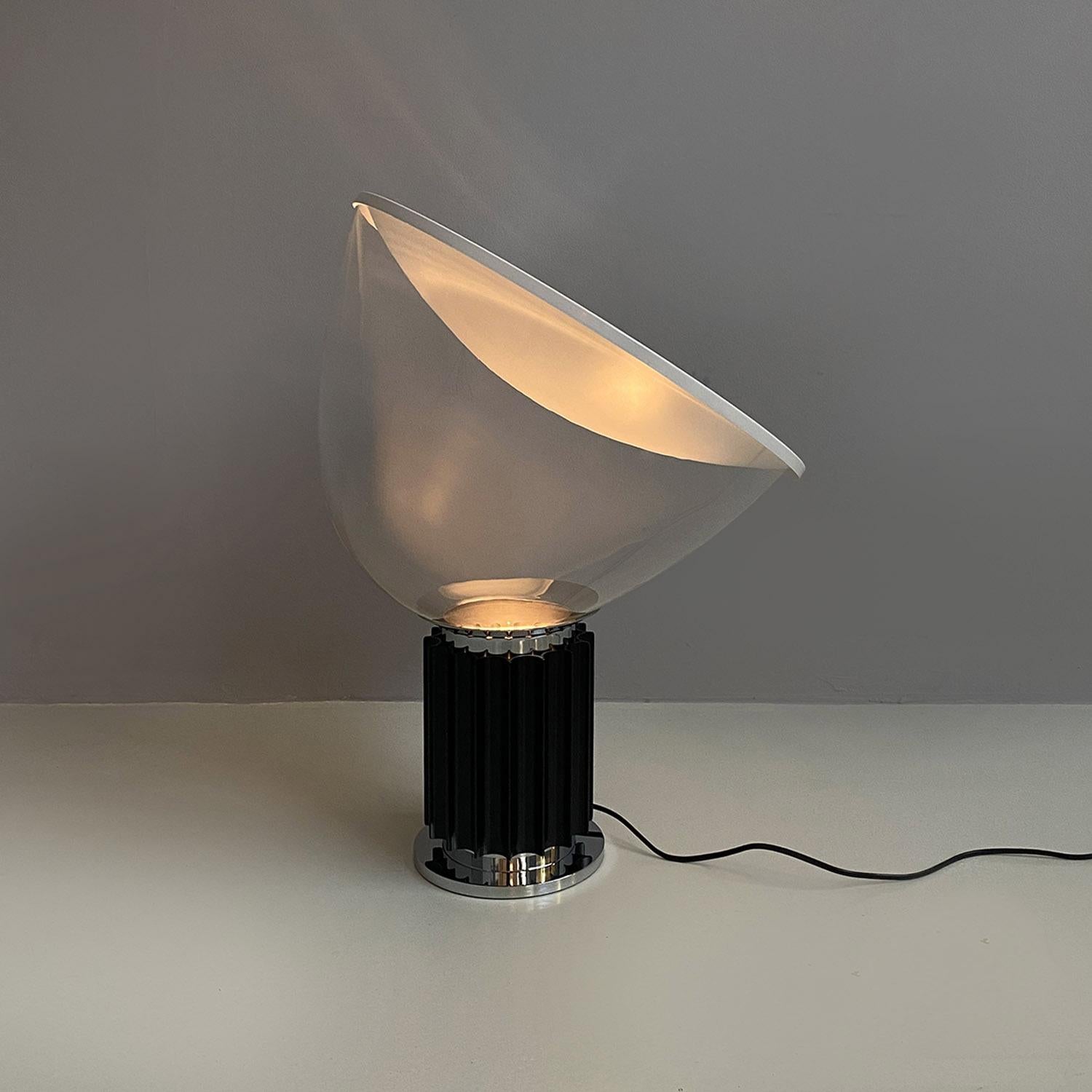 Moderne Lampe de table Taccia noire moderne italienne des frères Castiglioni pour Flos 1962 en vente