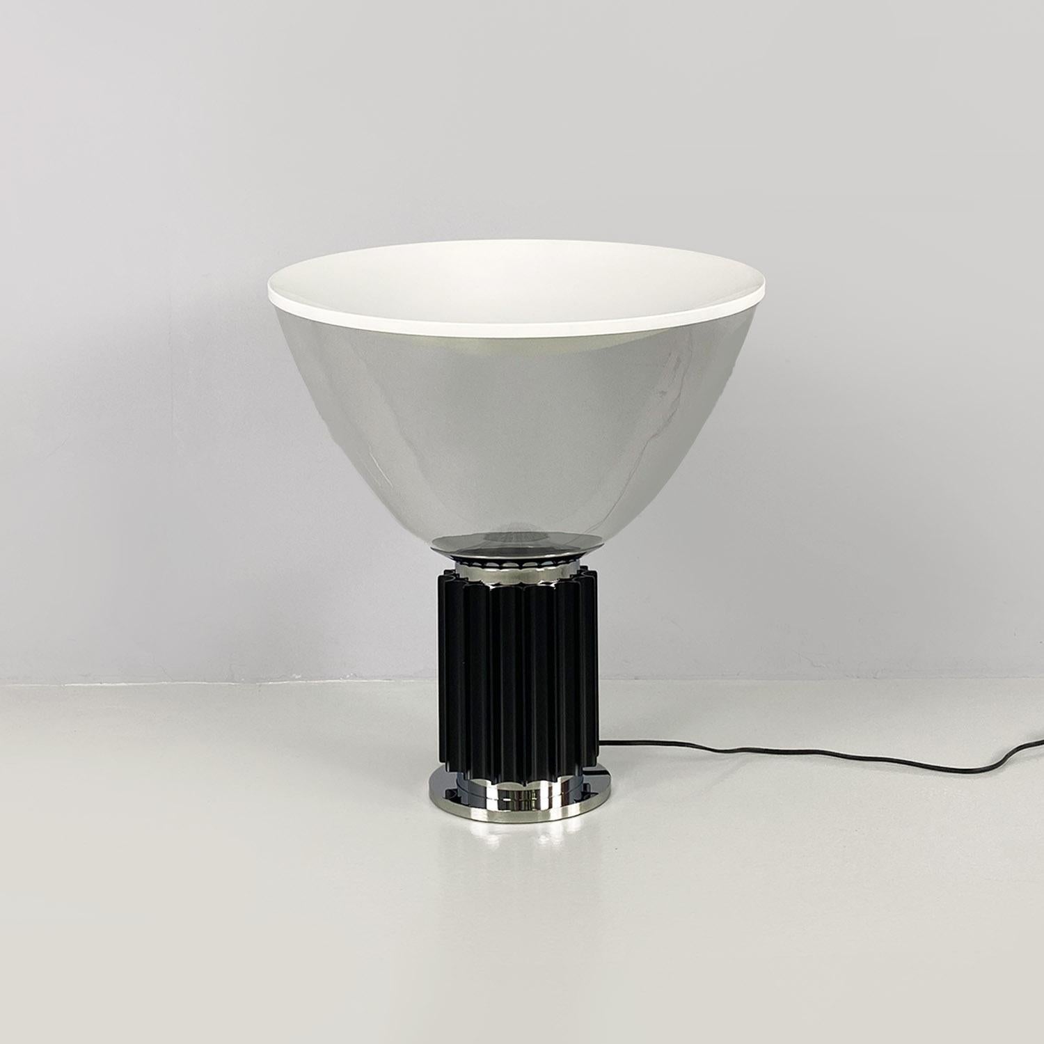 Lampe de table Taccia noire moderne italienne des frères Castiglioni pour Flos 1962 en vente 1