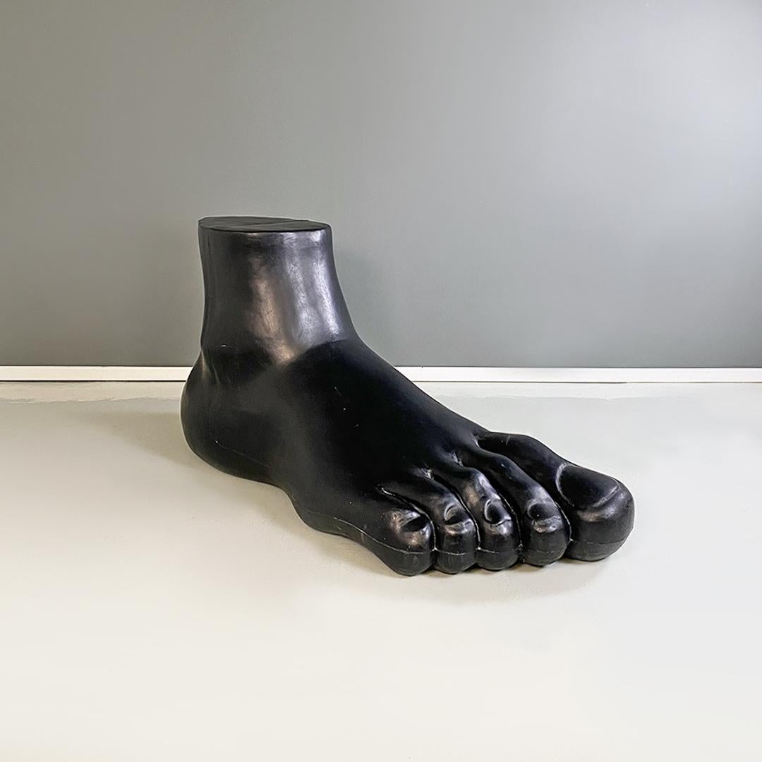 Italian moder polyurethane with black coating UP7 foot sculpture by Gaetano Pesce for B&B Italia and reissued around 2000.
UP7 model foot sculpture, in injection polyurethane with black coating.
Designed by Gaetano Pesce for B&B Italia in 1969 and