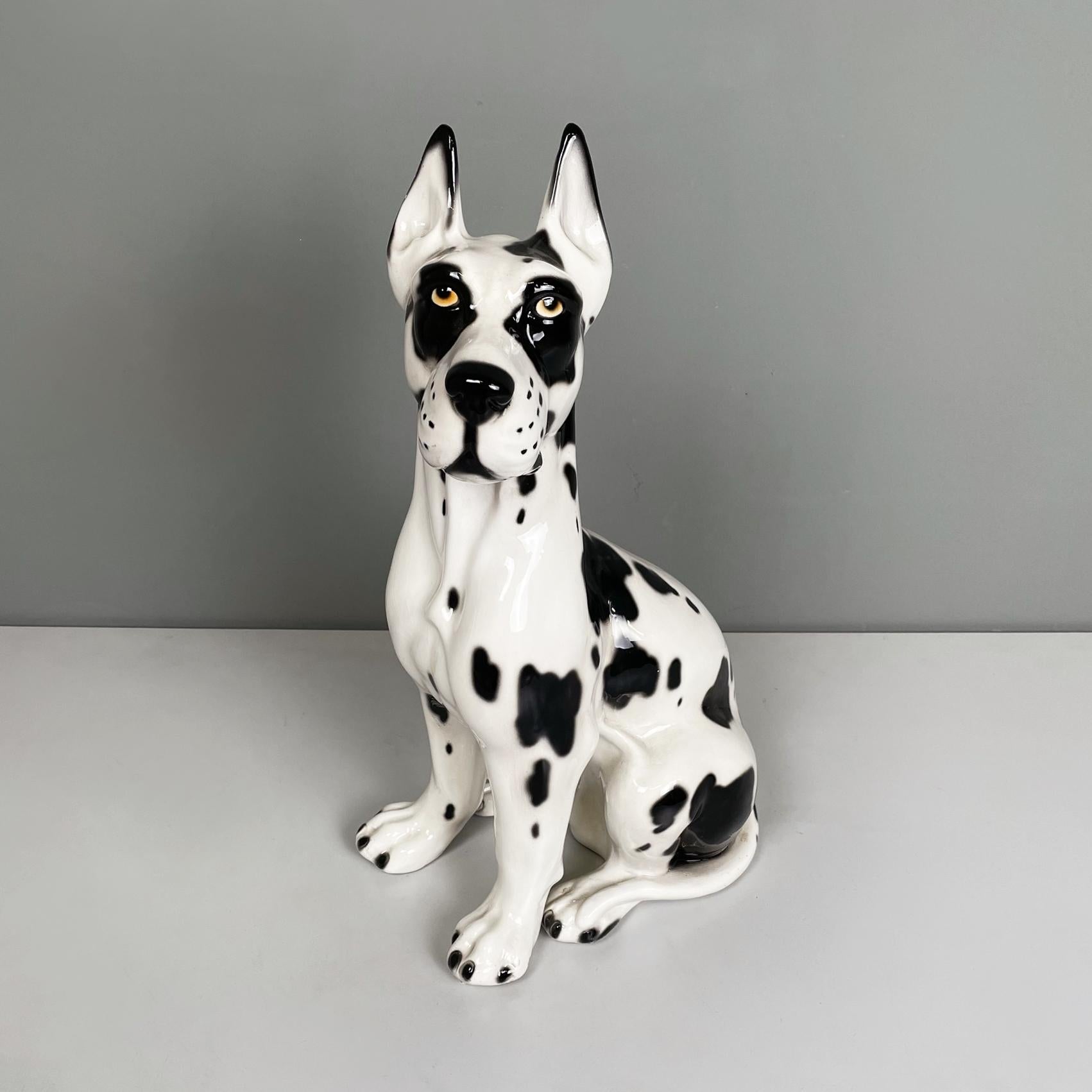 Italienische moderne schwarz-weiße Keramikskulptur von Harlekin Dogge Hund, 1980er Jahre (Moderne) im Angebot