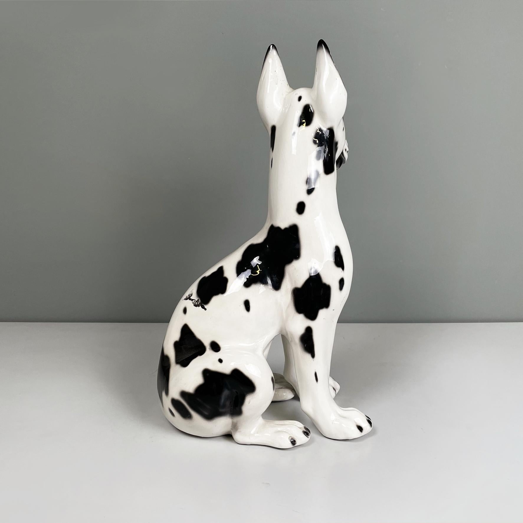Moderne Sculpture moderne italienne en céramique noir et blanc représentant un chien dogue allemand Arlequin, années 1980 en vente