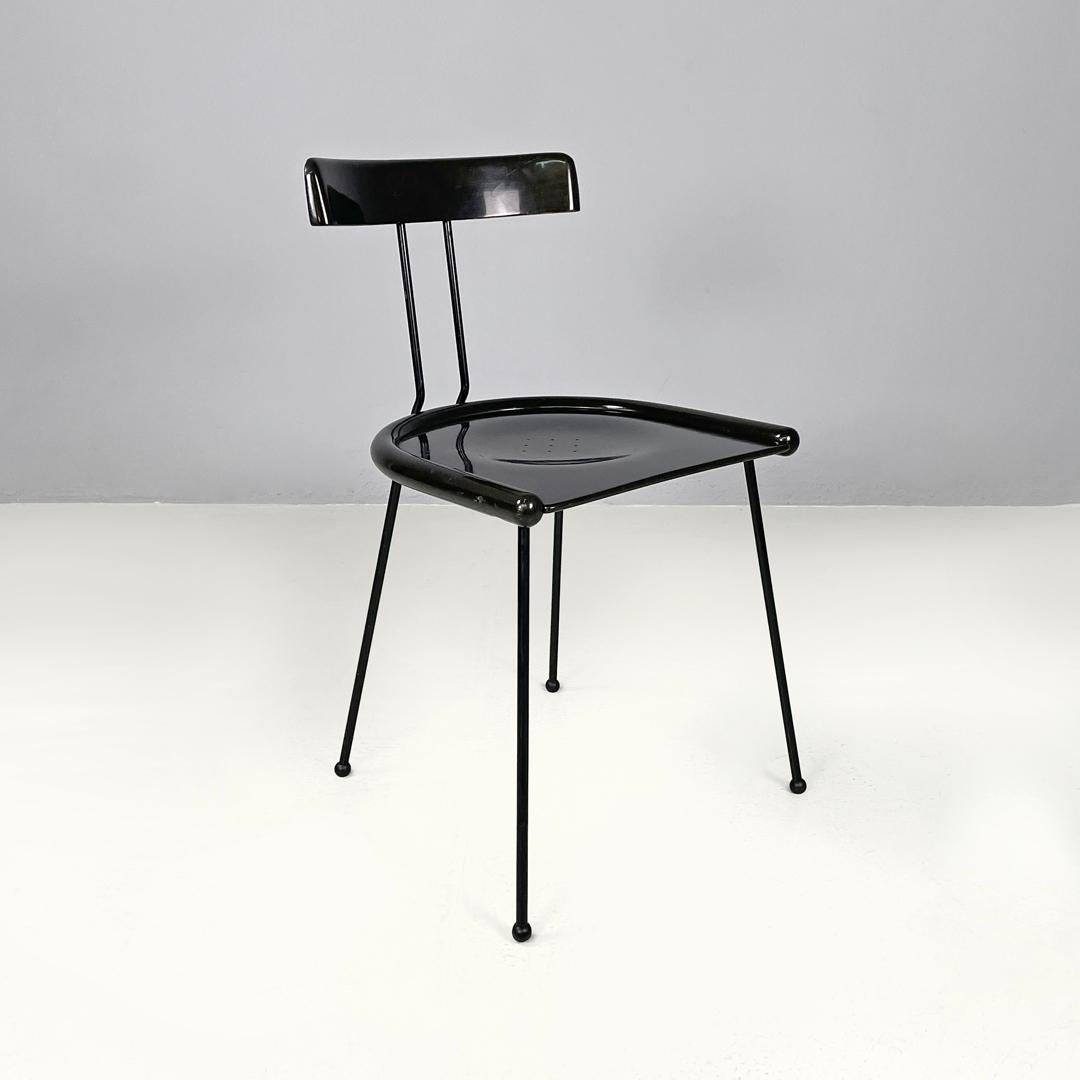 Italian modern black wood and metal chairs with rounded profiles, 1980s
Set of six black chairs in metal and wood. The backrest and seat follow rounded lines, the profile of the seat is larger and rounded and has nine small holes in the center. The