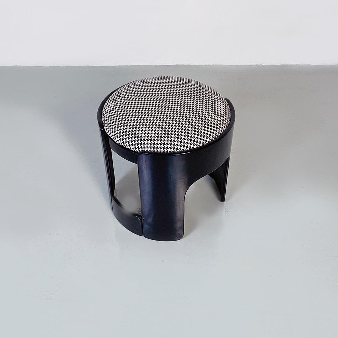Italian Modern Black Wood and Pied De Poule Pattern Seat Pouf or Stool, 1970s In Good Condition In MIlano, IT