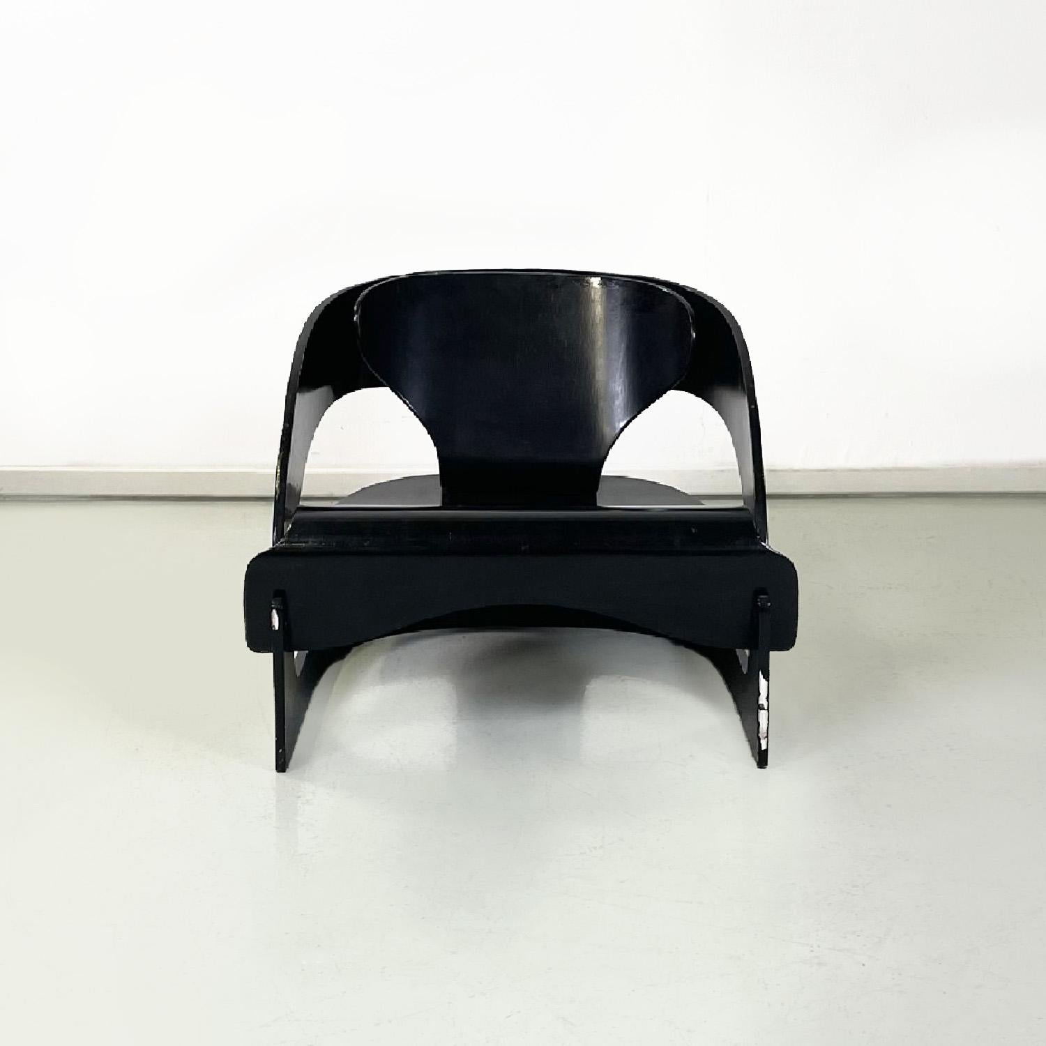 Italian modern black wood armchair mod. 4801 by Joe Colombo for Kartell, 1970s
Armchair mod. 4801 with structure made up of several interlocking parts, in black wood. It has a semi-oval seat and an oval backrest.
Produced by Kartell around 1970. and