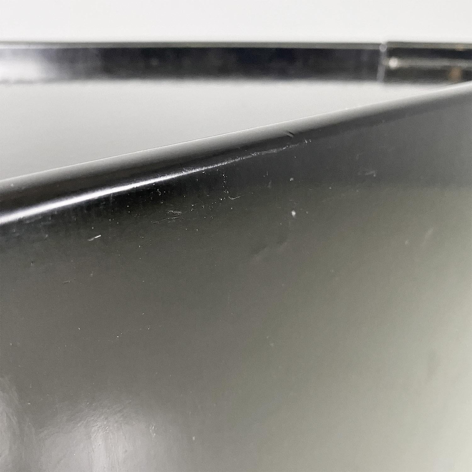 Armadio angolare italiano moderno in legno nero con ripiano a rotelle e portabottiglie anni '80 in vendita 9