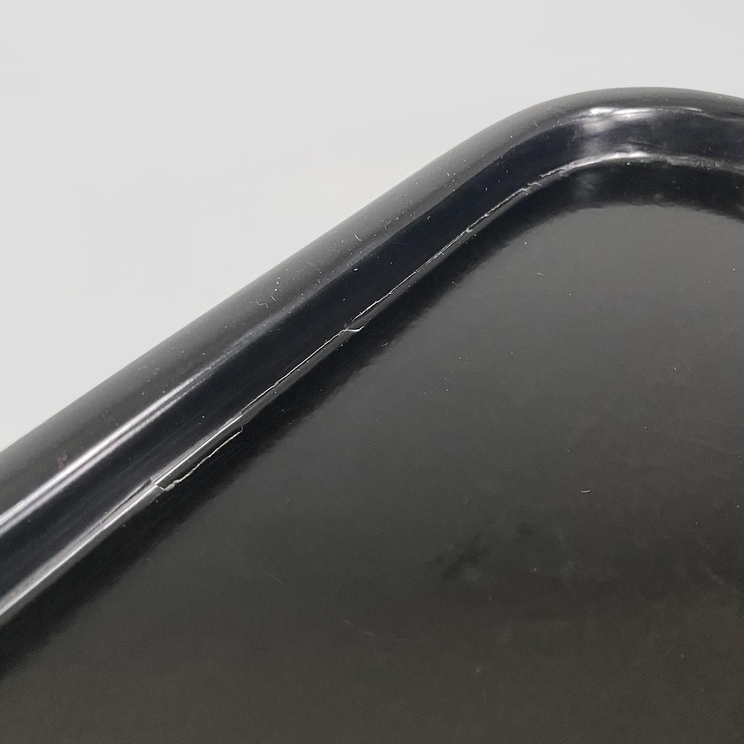 Armadio angolare italiano moderno in legno nero con ripiano a rotelle e portabottiglie anni '80 in vendita 1
