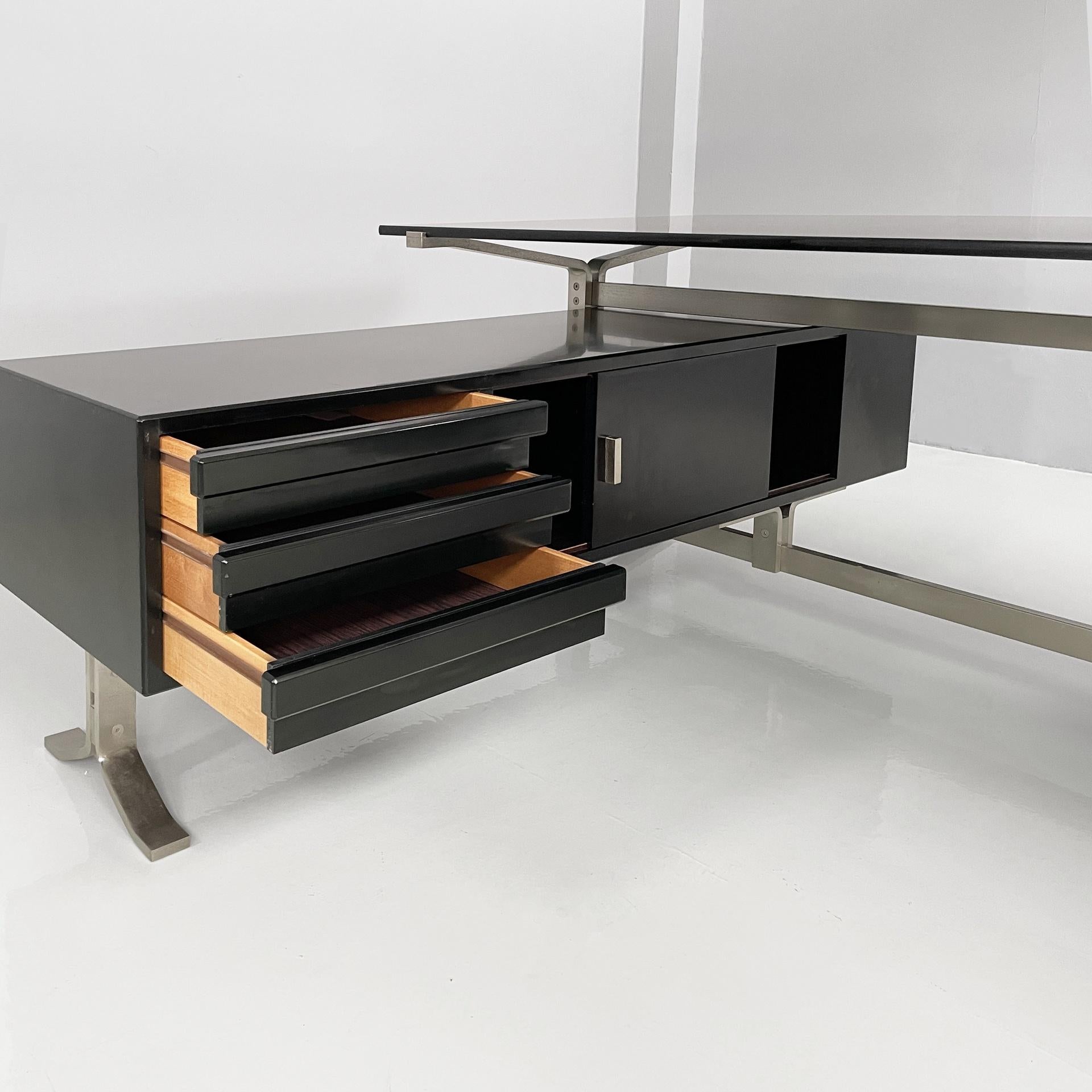 Moderner italienischer Schreibtisch aus schwarzem Holz, Stahl und Rauchglas von Formanova, 1970er Jahre im Angebot 6