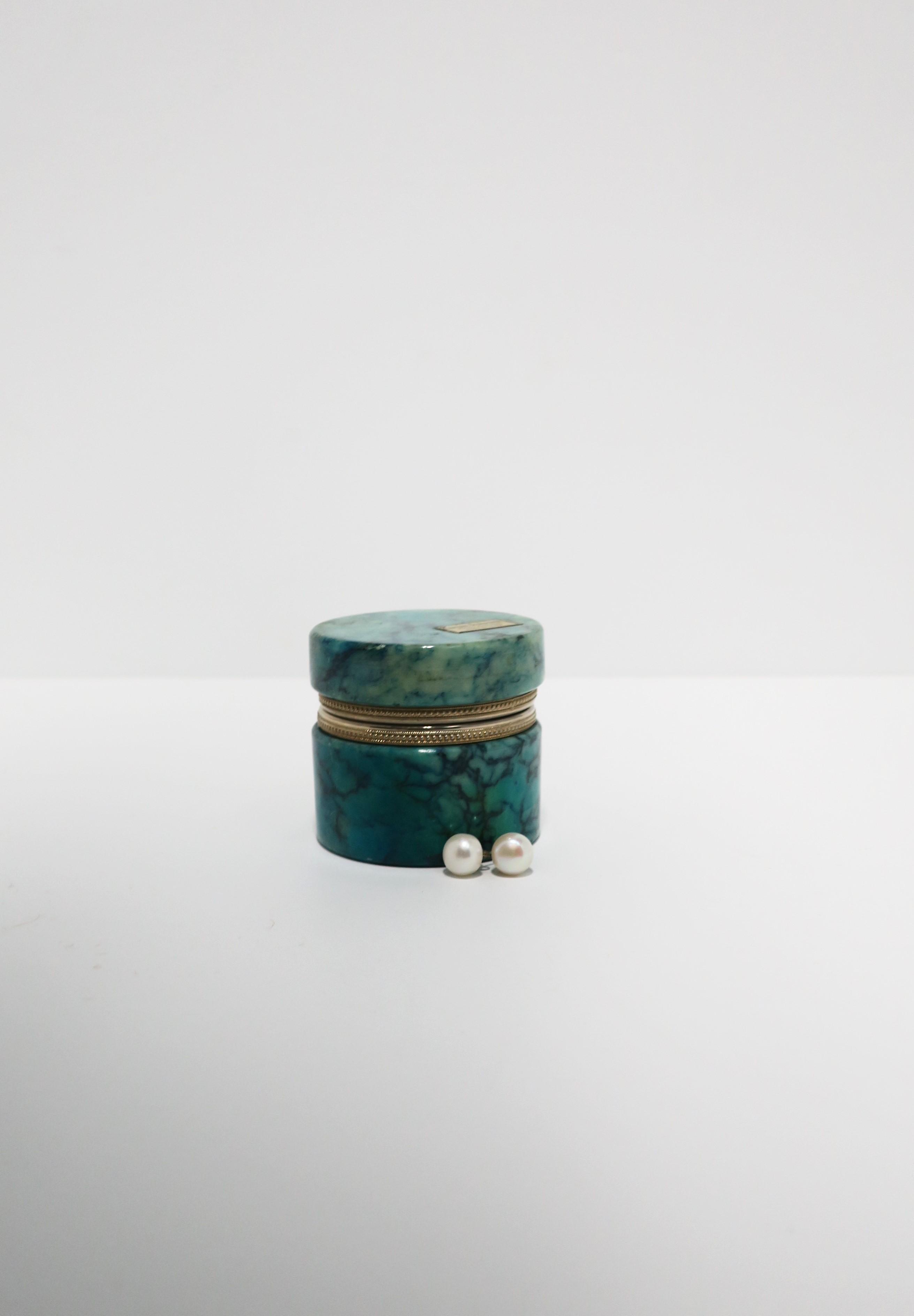 Boîte à bijoux ou à bijoux ronds italienne en marbre d'albâtre bleu et blanc en vente 6