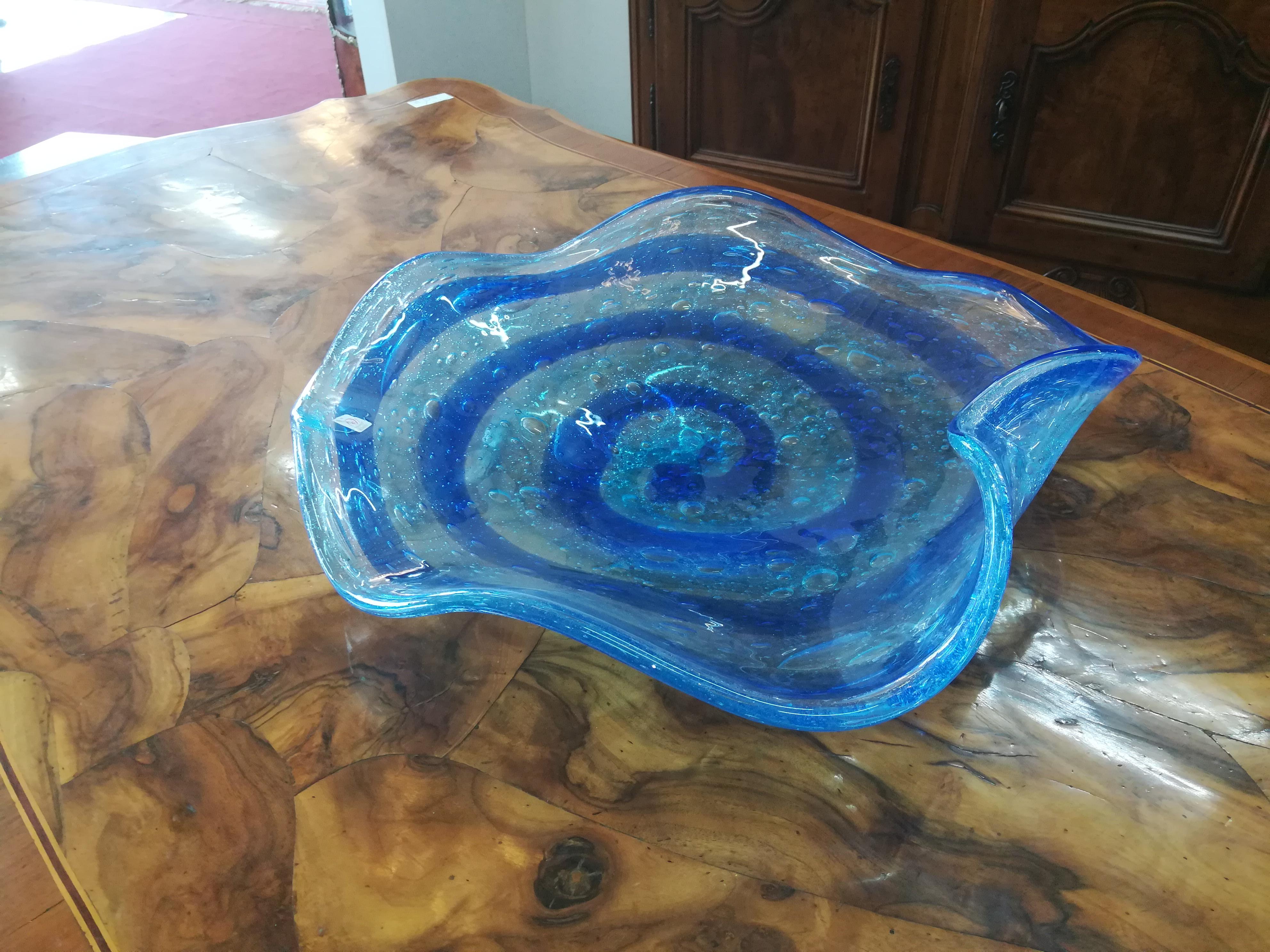 This is a Italian blue blown glass plate. It is made by Sergio Costantini. A Murano's master.
It is an important piece to decorate a big table.
It his all handmade.