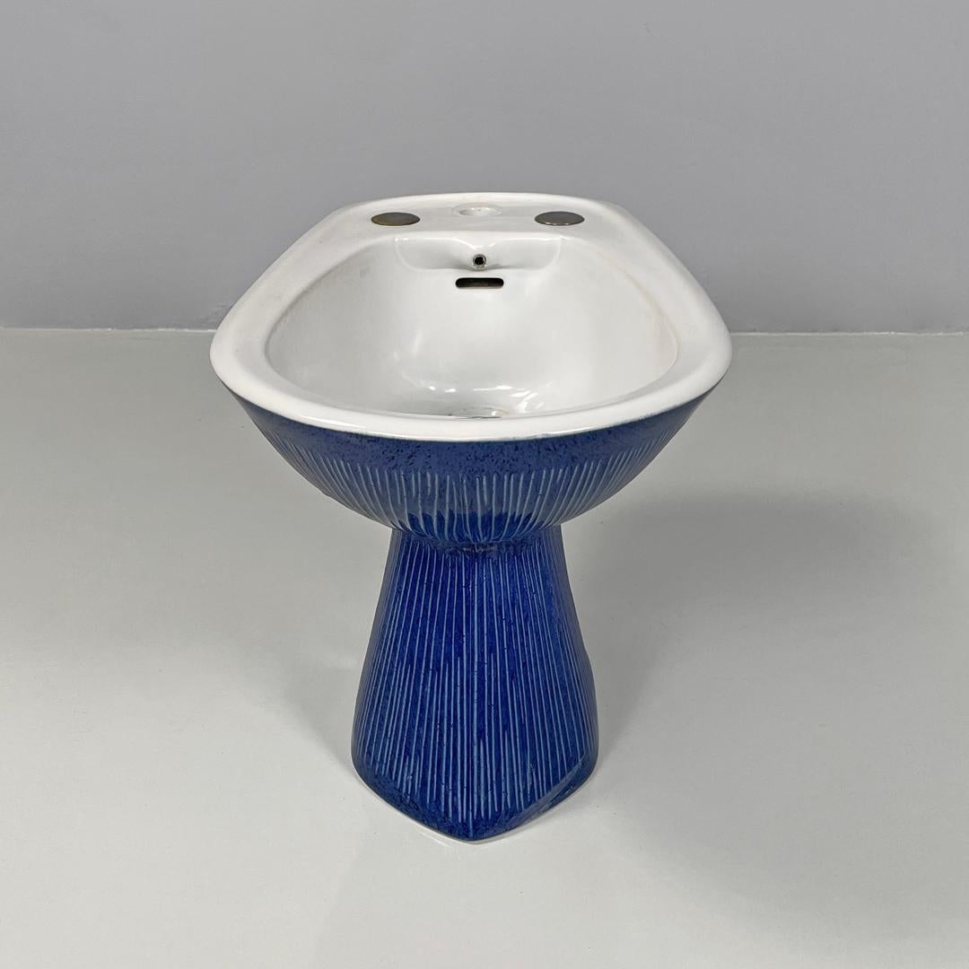 Bidé italiano moderno de cerámica azul de Antonia Campi para Richard Ginori, años 70 Italiano en venta