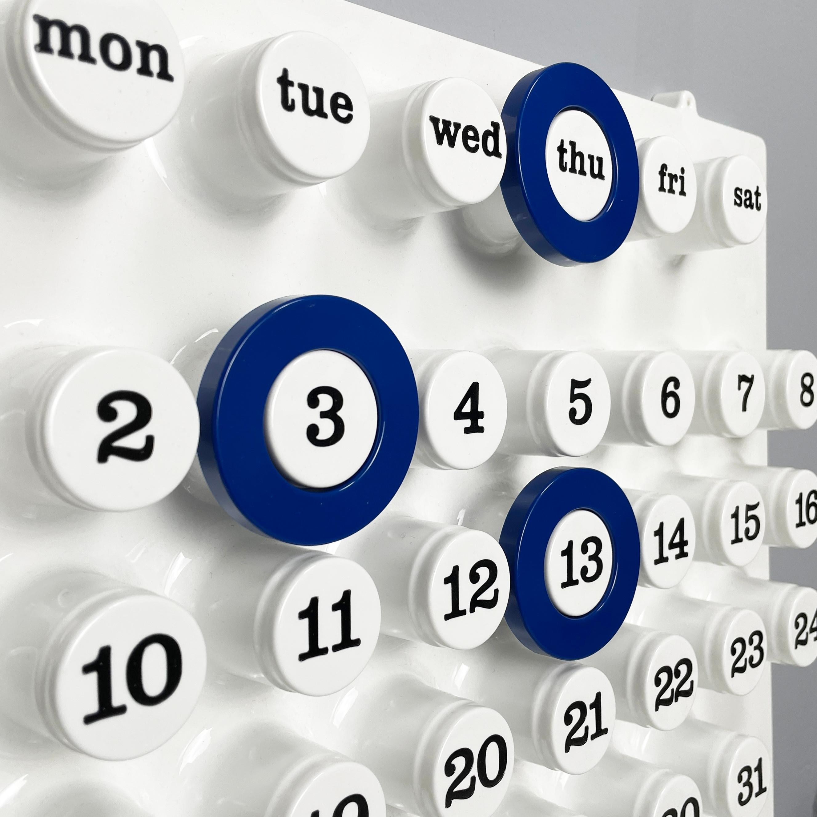 Italian modern Blue rings for the perpetual wall calendar by Ring A Date, 2020s
Set of 3 round rings for the perpetual wall calendar by Ring A Date, in dark blue plastic. The ring has the function of marking the day, number and month on the