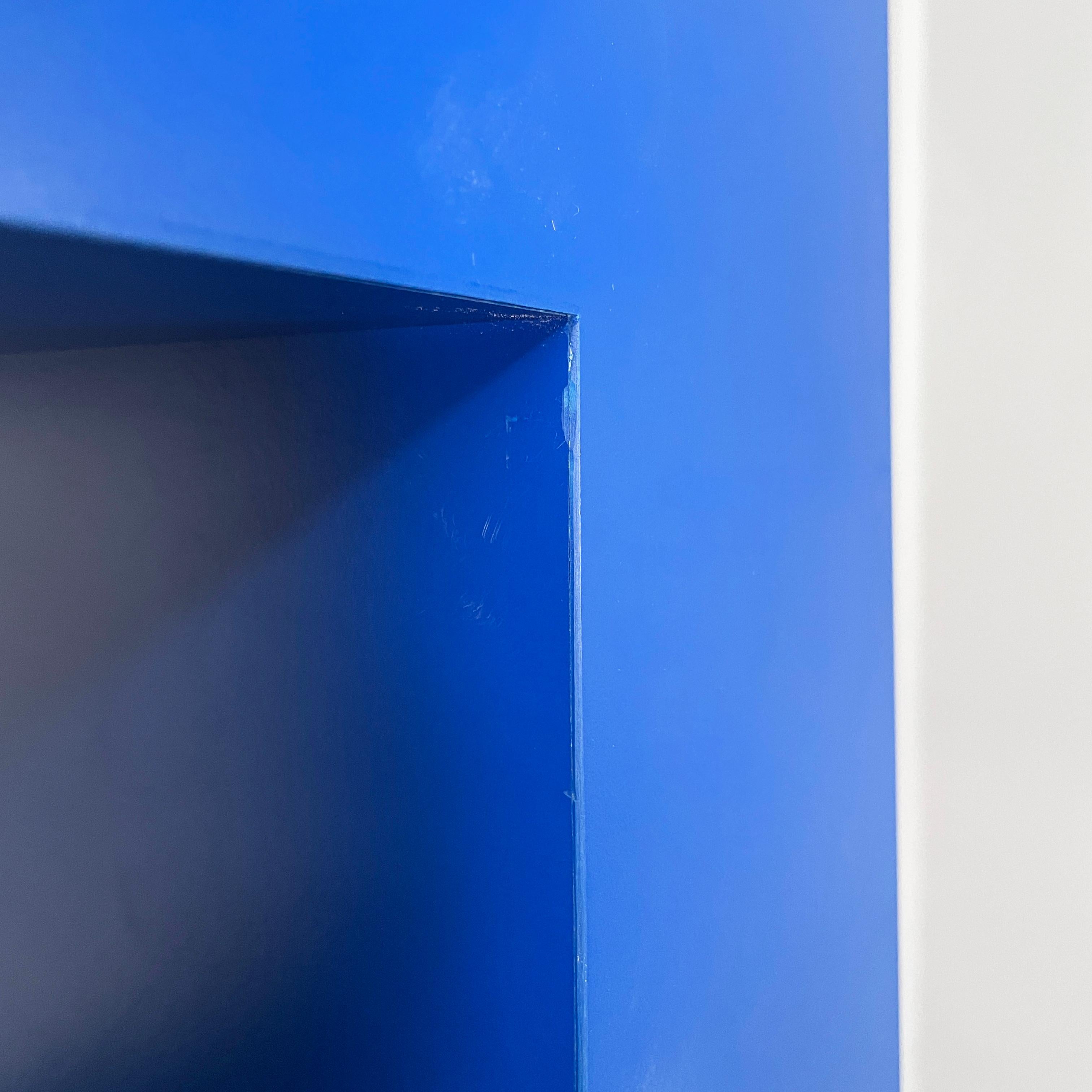 Italian modern blue wood bookcase by Aldo Cibic for Memphis, 1980s For Sale 4