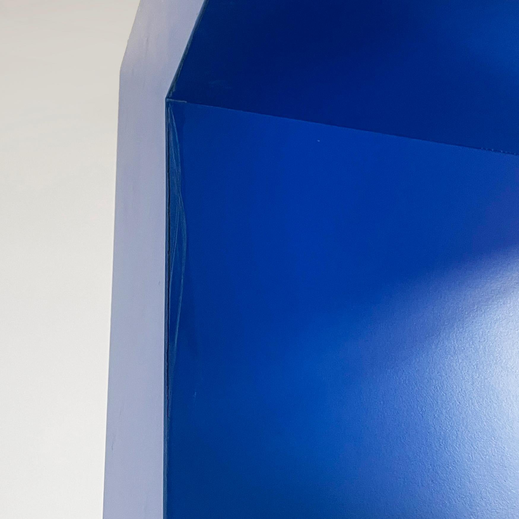 Italian modern blue wood bookcase by Aldo Cibic for Memphis, 1980s For Sale 7