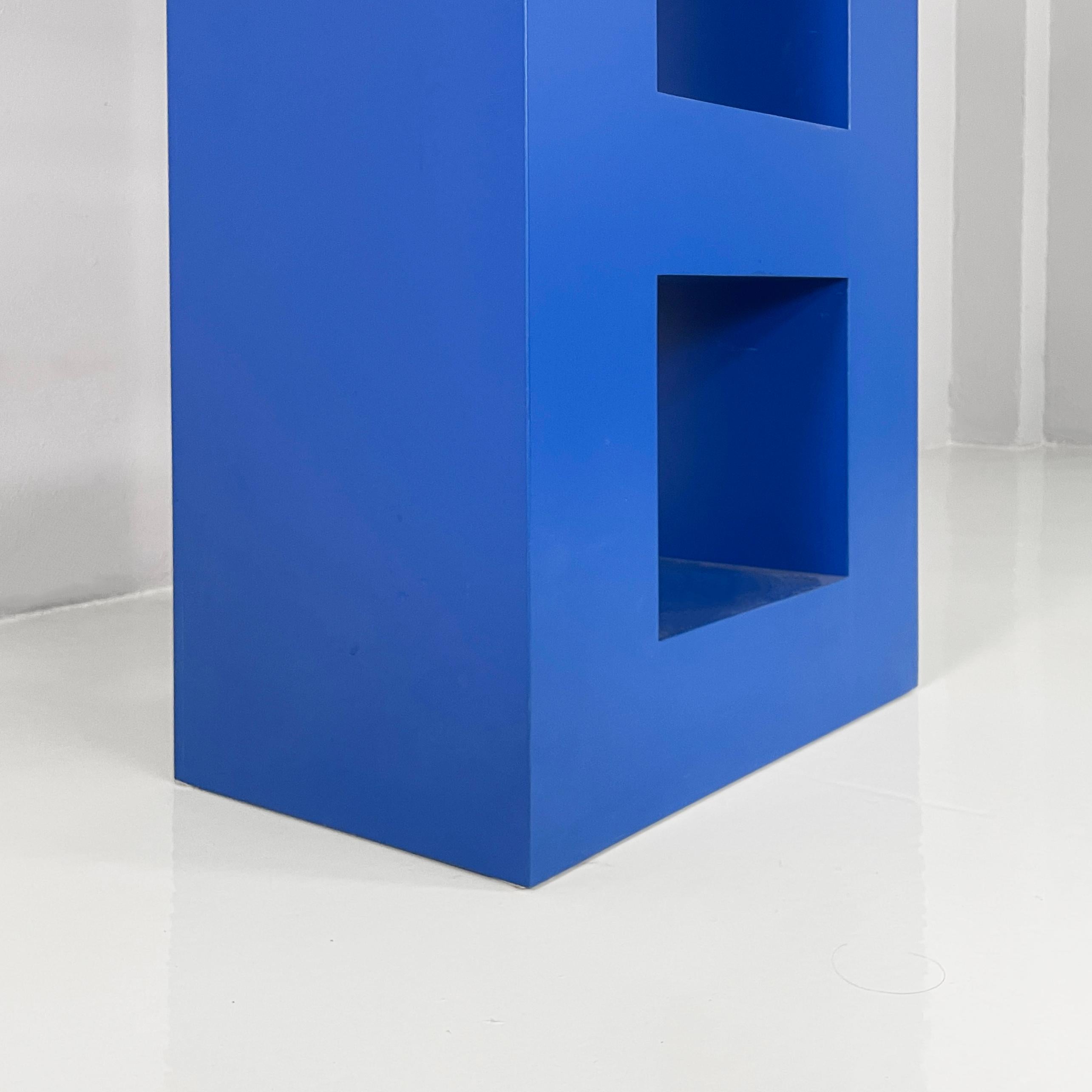 Italian modern blue wood bookcase by Aldo Cibic for Memphis, 1980s For Sale 1