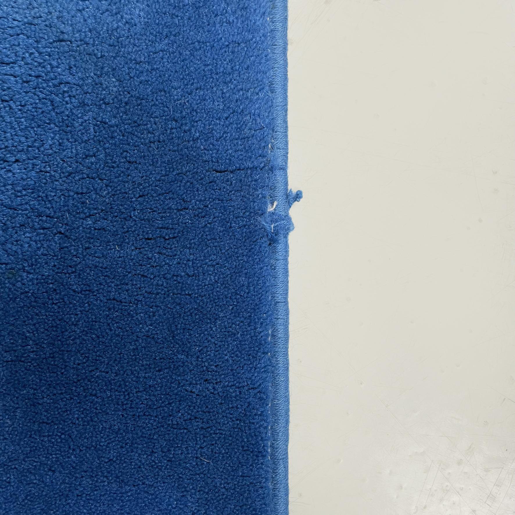 Tapis rectangulaire moderne italien en laine bleue par Missoni, années 1990 en vente 1