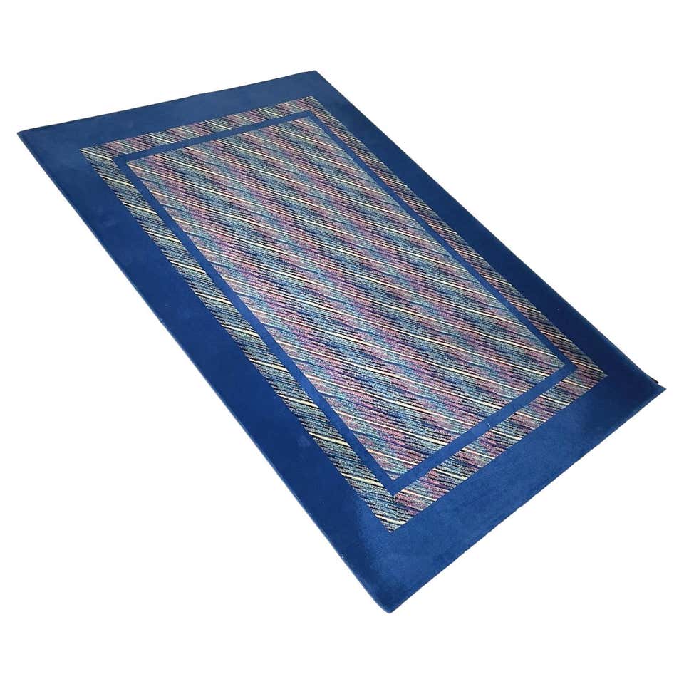 Italian modern rectangular rug with wavy decorations in green and ...