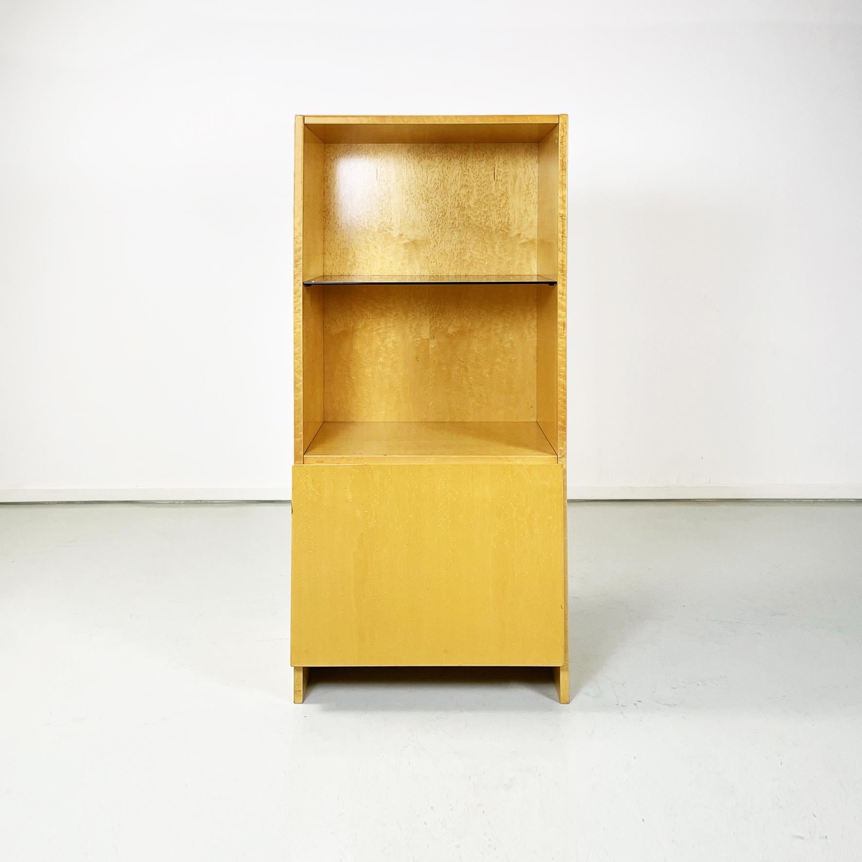 Italian Modern Bookcase by Saporiti in Light Briar with Smoked Glass, 1970s In Good Condition For Sale In MIlano, IT