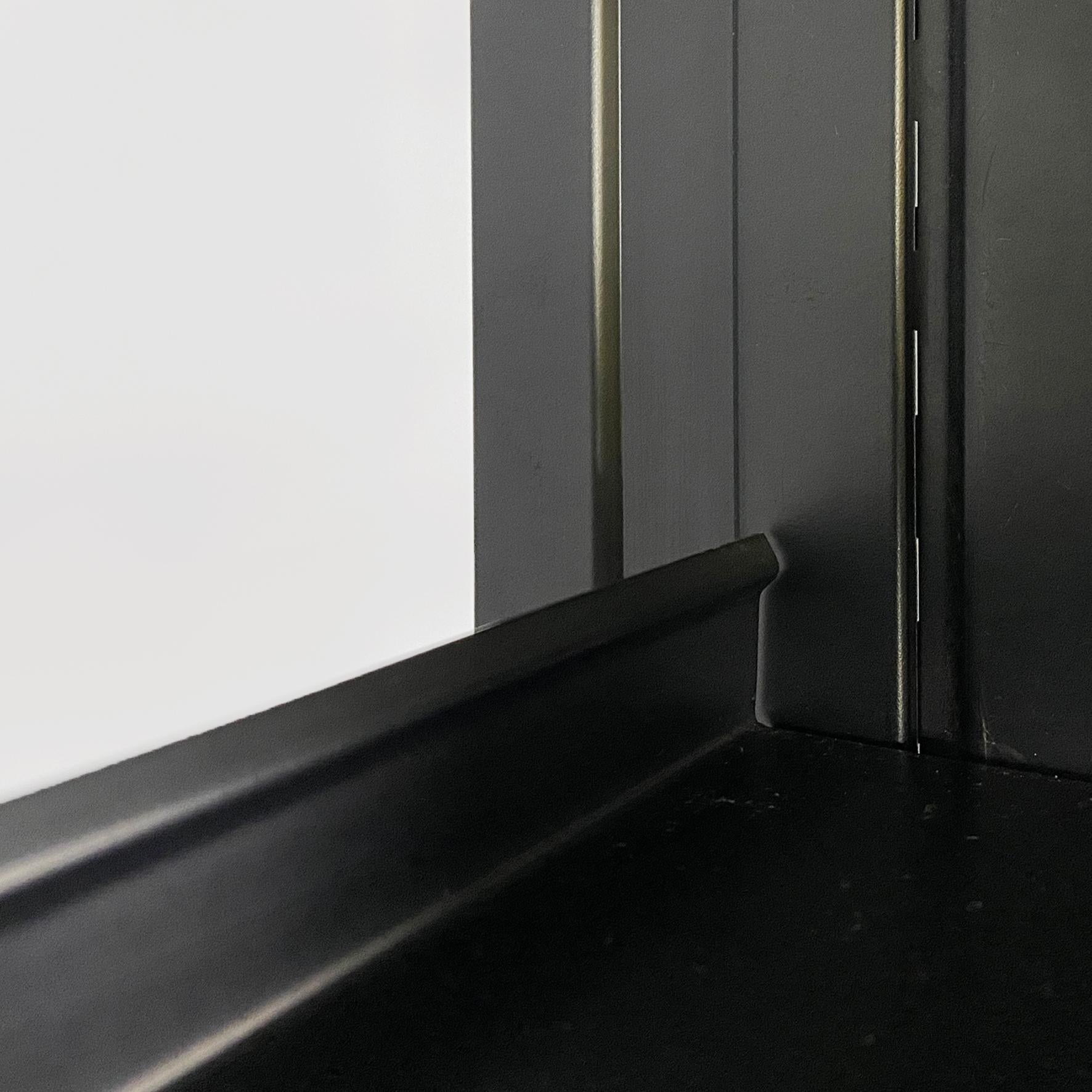 Italian modern bookcase in black metal with adjustable shelves, 1980s For Sale 11