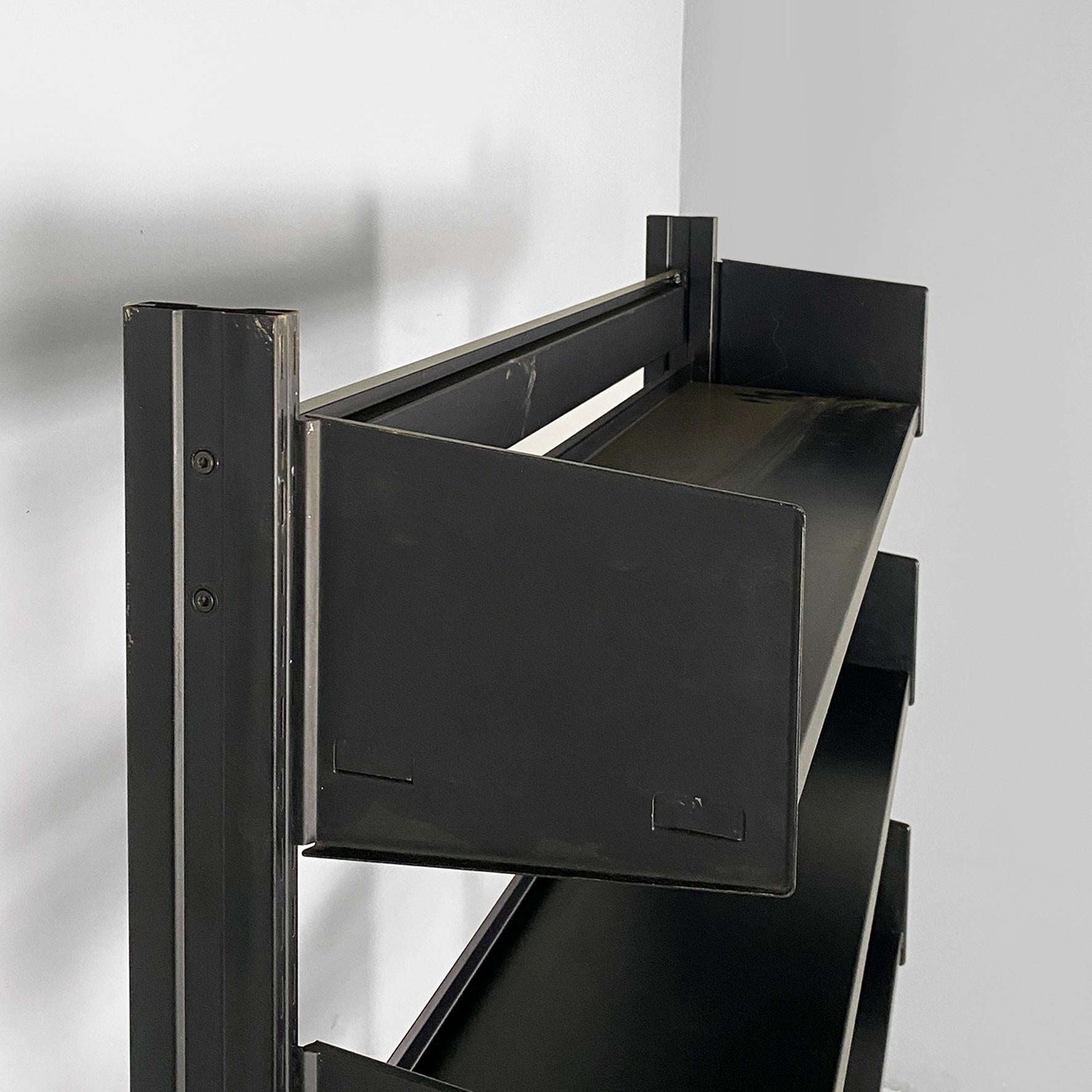 Italian modern bookcase in black metal with adjustable shelves, 1980s For Sale 1