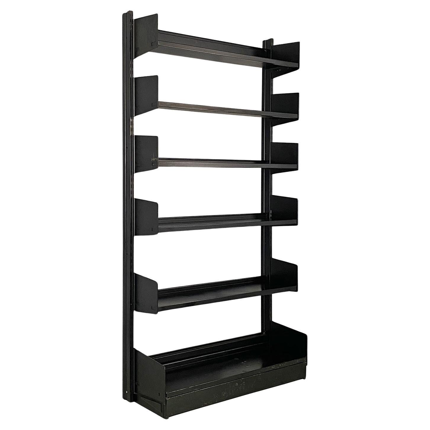 Italian modern bookcase in black metal with adjustable shelves, 1980s For Sale