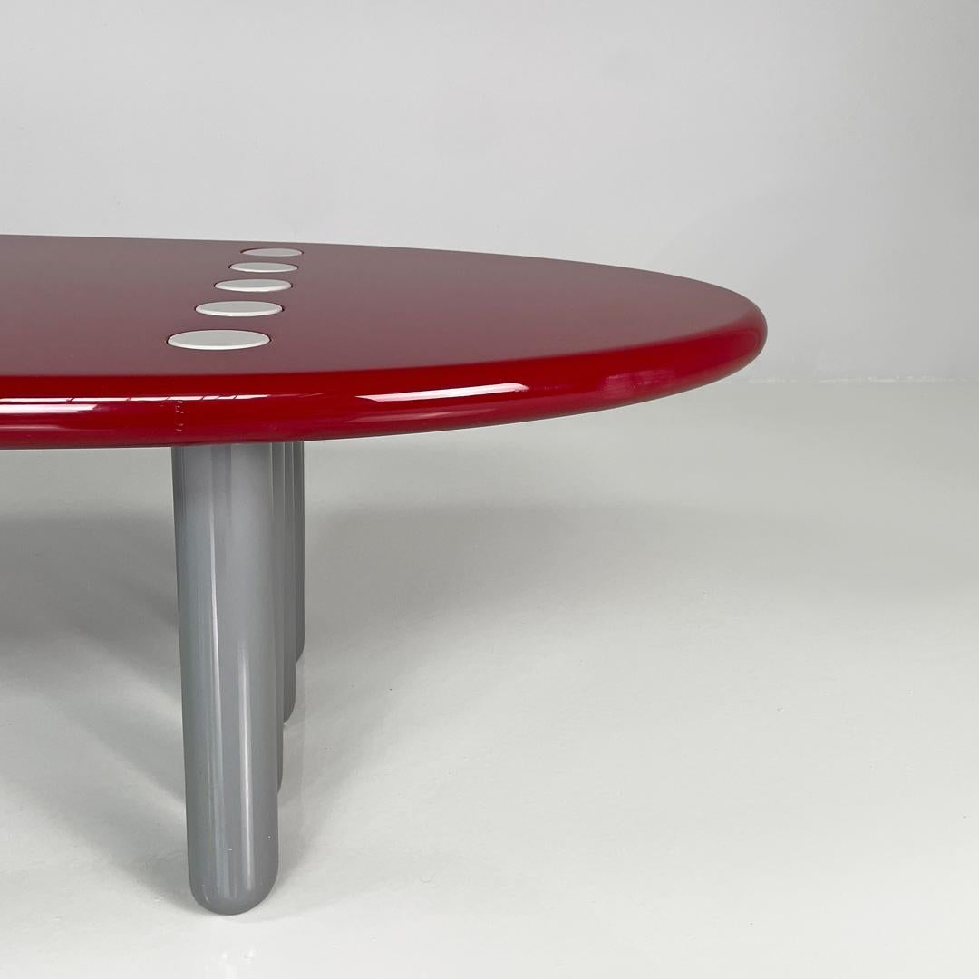 Table basse moderne italienne bordeaux laquée brillante avec pieds gris, années 1980 en vente 9