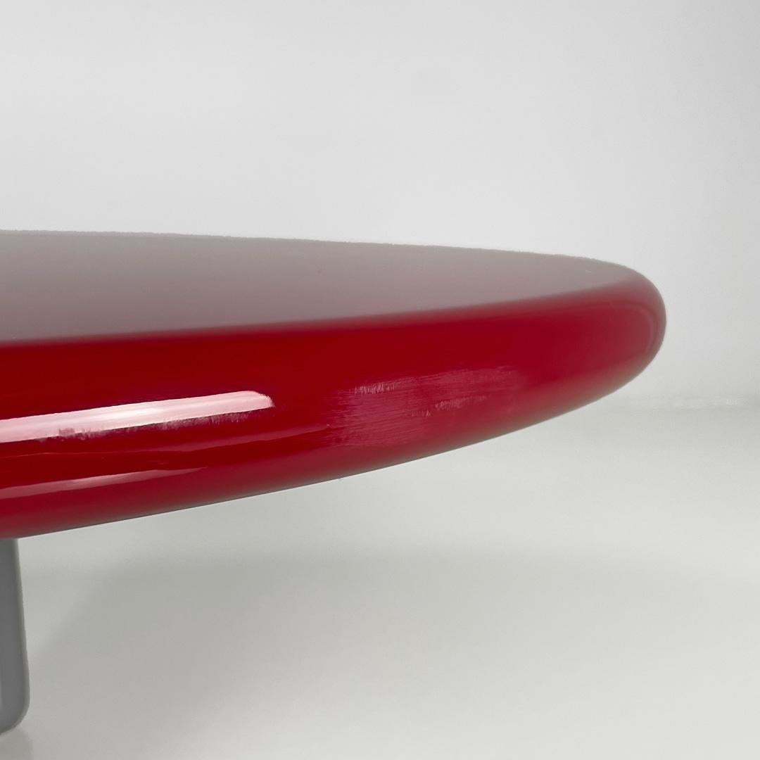 Table basse moderne italienne bordeaux laquée brillante avec pieds gris, années 1980 en vente 10