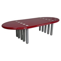 Table basse moderne italienne bordeaux laquée brillante avec pieds gris, années 1980