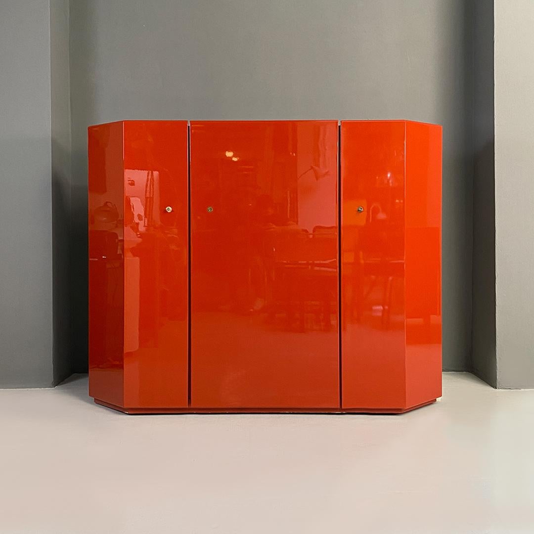 Italian modern red laquared wood with hinged doors Bramante sideboard by Kazuhide Takahama for Simon Gavina, 1970s.
Bramante model sideboard with trapezoidal base, in red lacquered wood, with internal shelves of various sizes and hinged