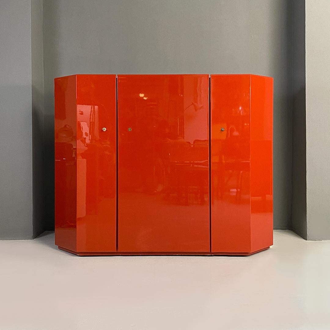 Italian modern red laquared wood with hinged doors Bramante sideboard by Kazuhide Takahama for Simon Gavina, 1970s.
Bramante model sideboard with trapezoidal base, in red lacquered wood, with internal shelves of various sizes and hinged
