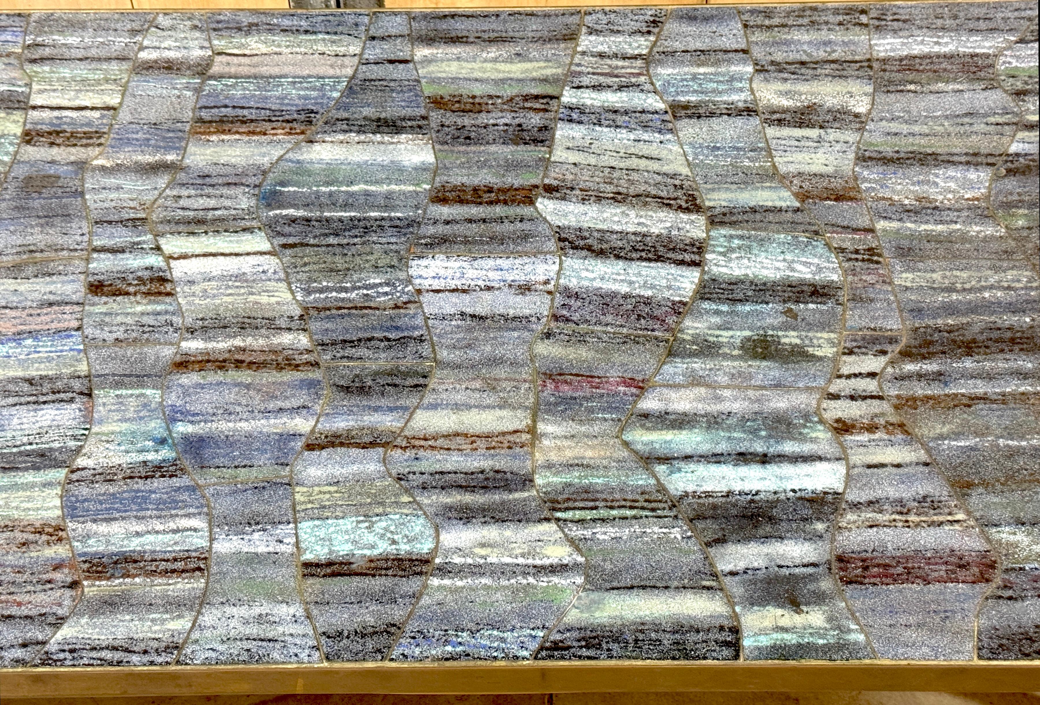 Moderner italienischer Couchtisch aus Messing und biomorpher blauer Emaille aus Messing, ca. 1950er Jahre (20. Jahrhundert) im Angebot