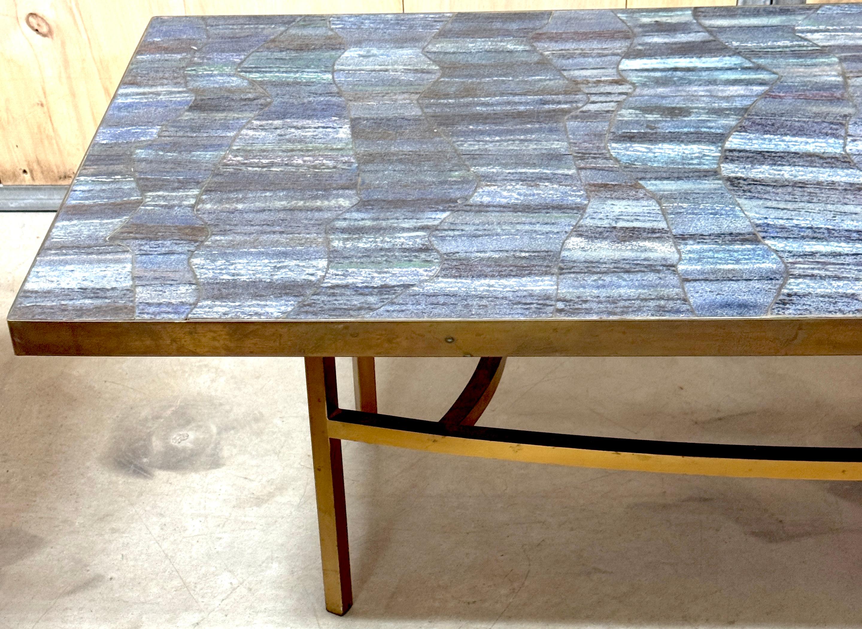 Moderner italienischer Couchtisch aus Messing und biomorpher blauer Emaille aus Messing, ca. 1950er Jahre im Angebot 2