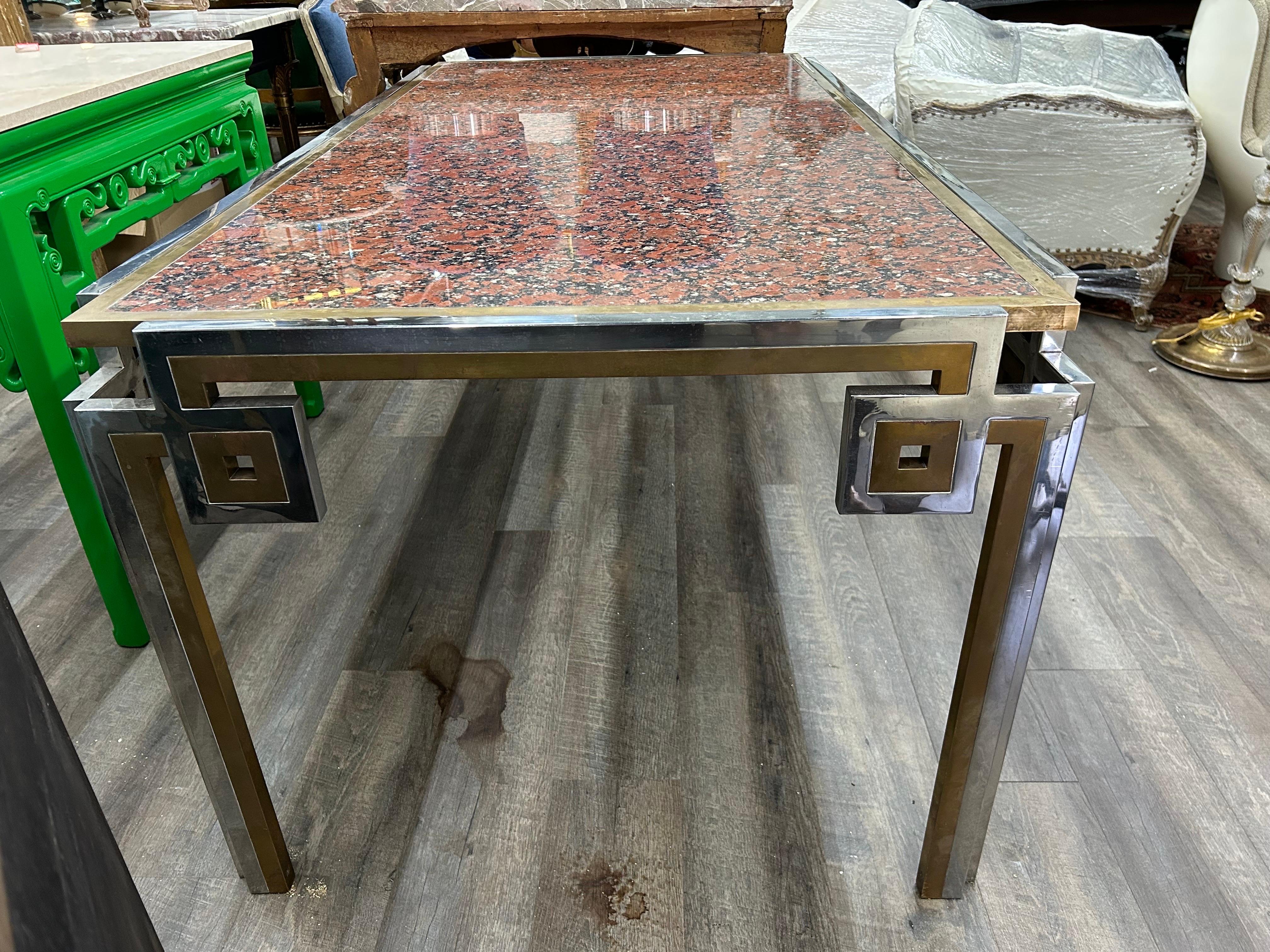 Ottone Tavolo da pranzo moderno in ottone e cromo di Romeo Rega in vendita