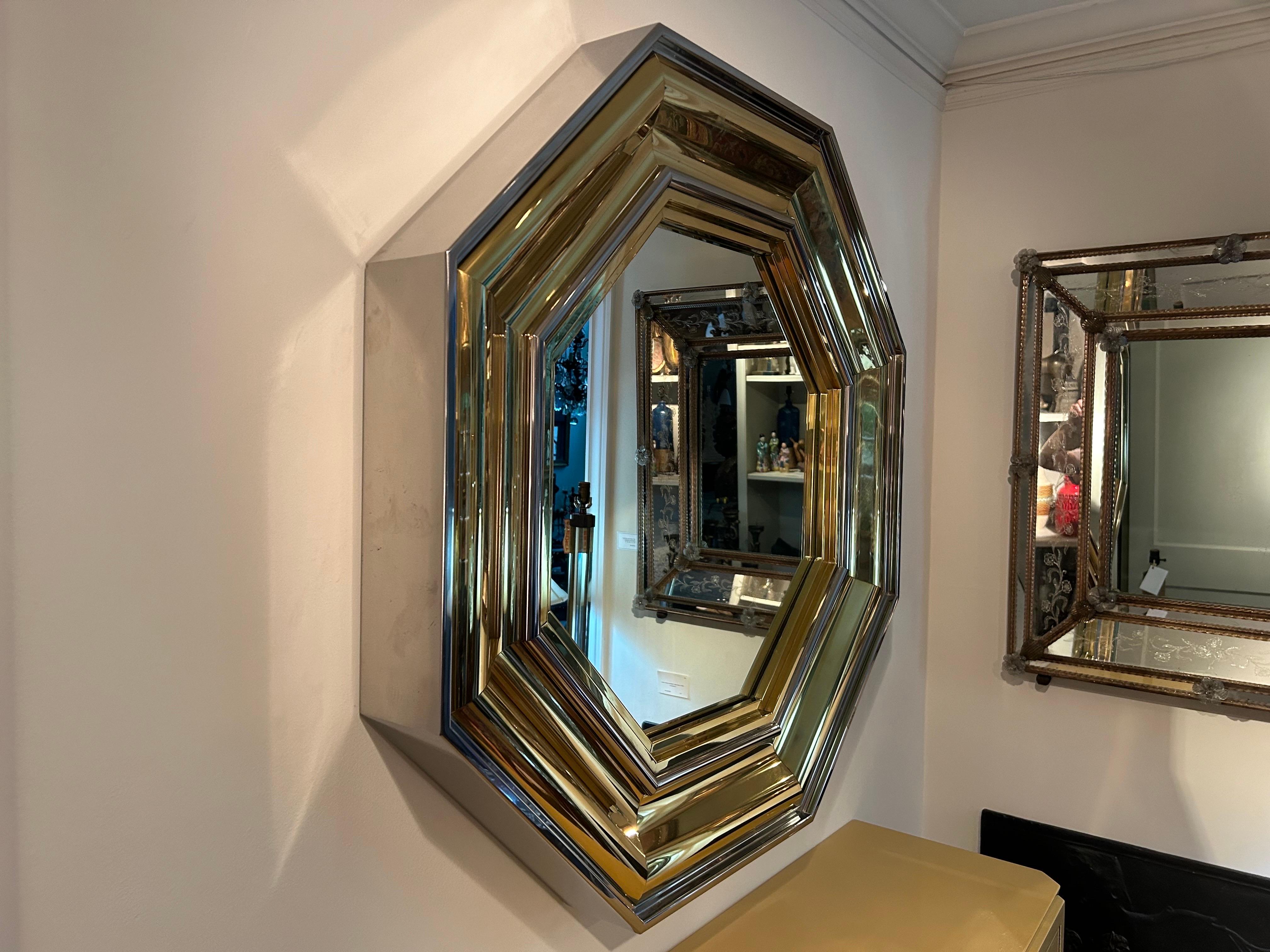 Hollywood Regency Miroir octogonal italien moderne en laiton et chrome par Sandro Petti en vente