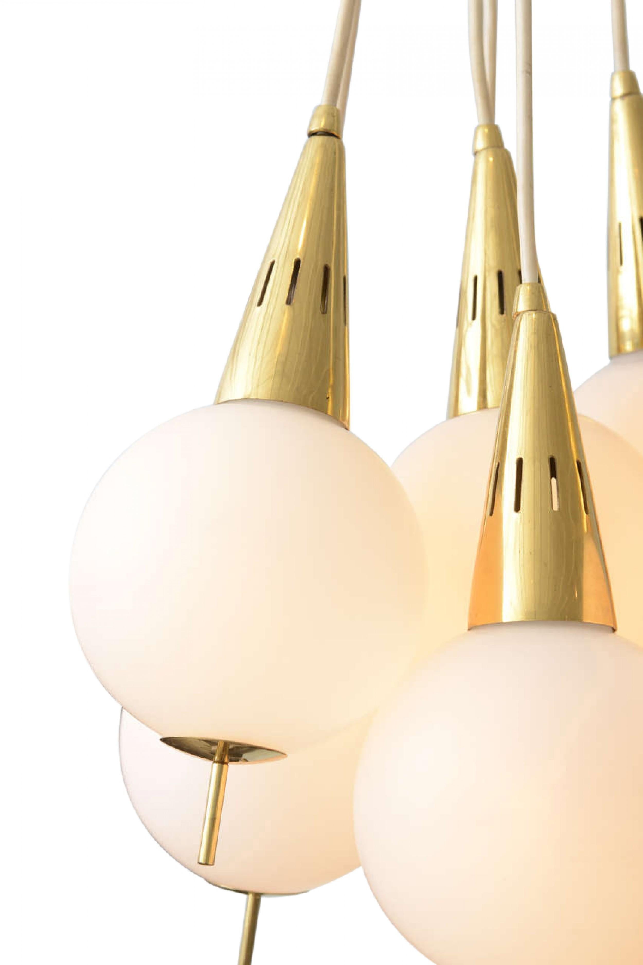 Italian Modern Brass and Glass Eight-Light Chandelier in the Manner of Stilnovo For Sale 2