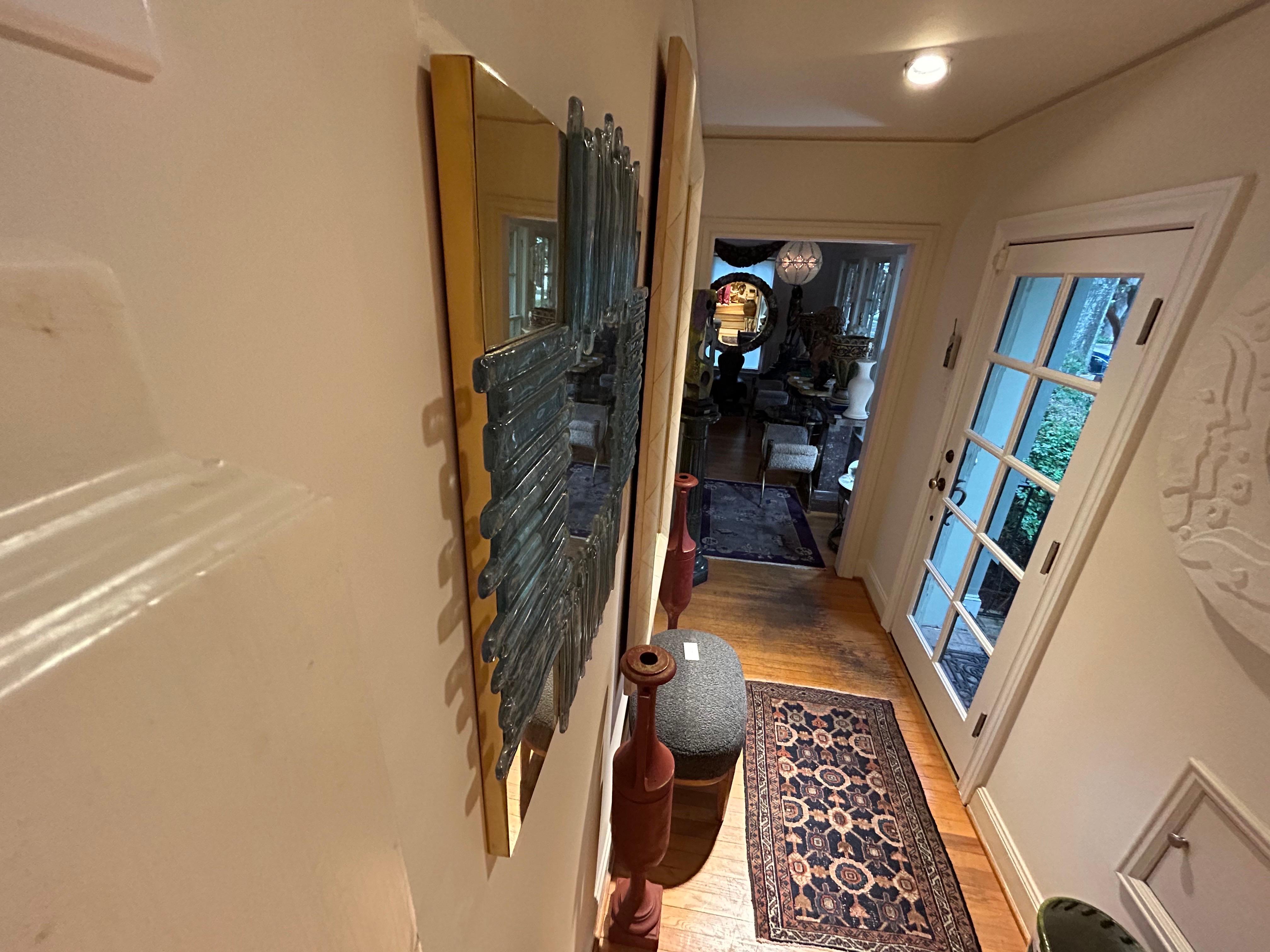 Laiton Miroir moderne italien en laiton et verre en vente