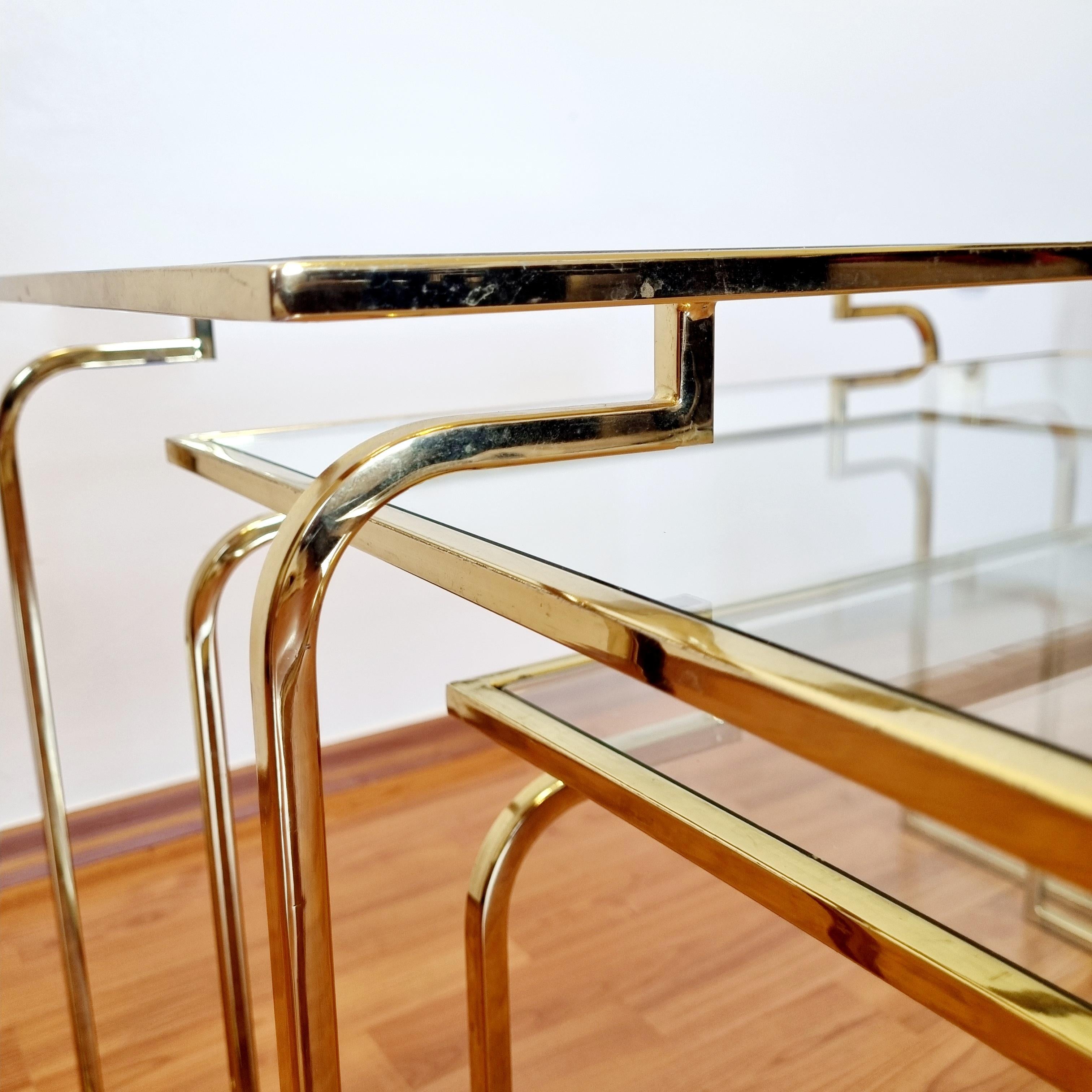 Italienische Moderne Messing- und Glas-Nesttische, Italien 70er Jahre im Angebot 5
