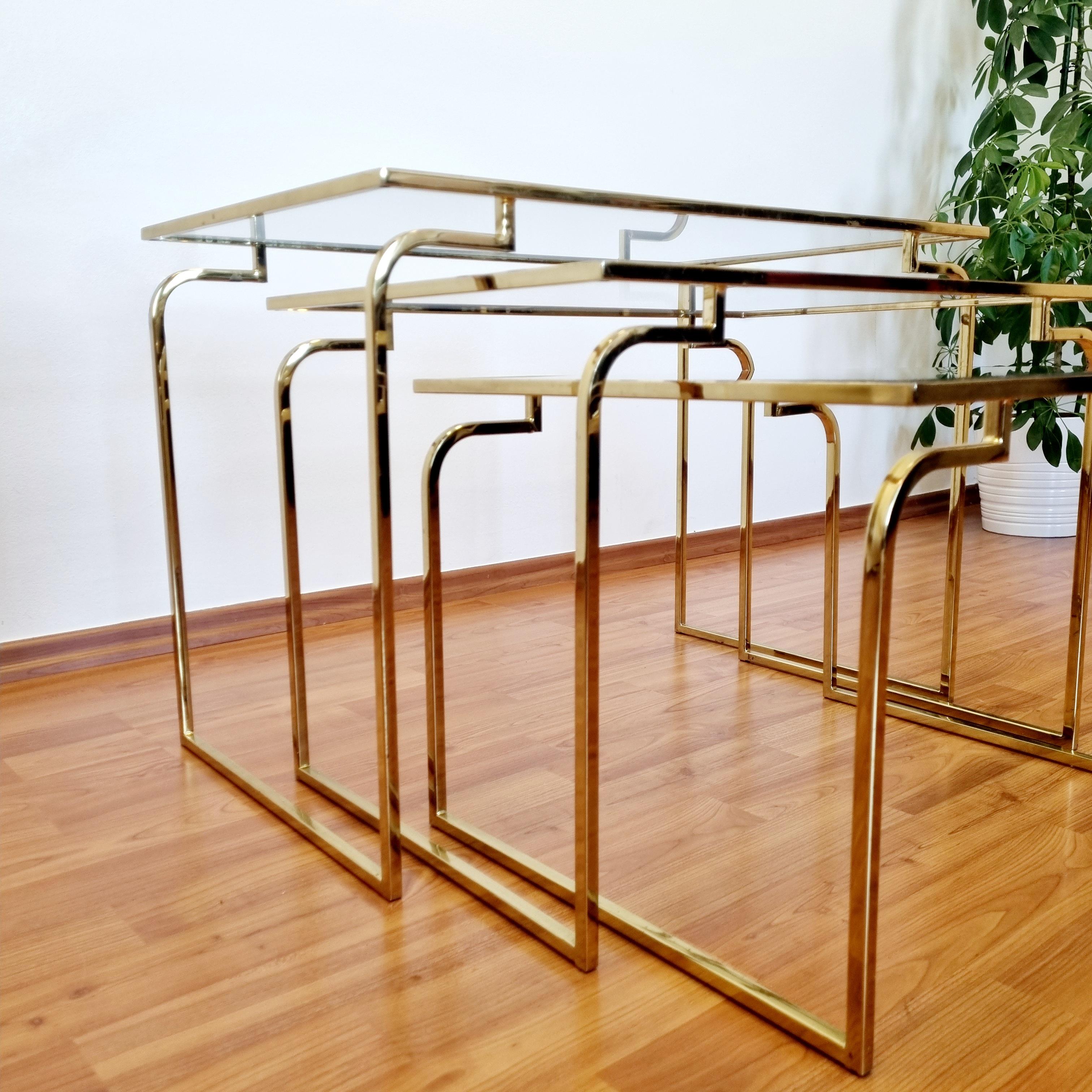 Italienische Moderne Messing- und Glas-Nesttische, Italien 70er Jahre im Angebot 1