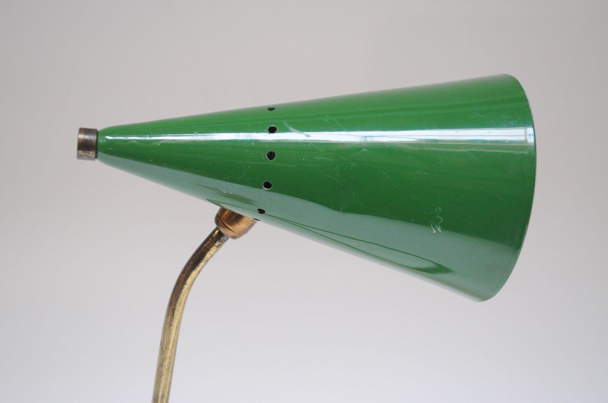 Petite lampe de bureau moderne italienne en laiton et métal vert par Gilardi et Barzaghi en vente 2
