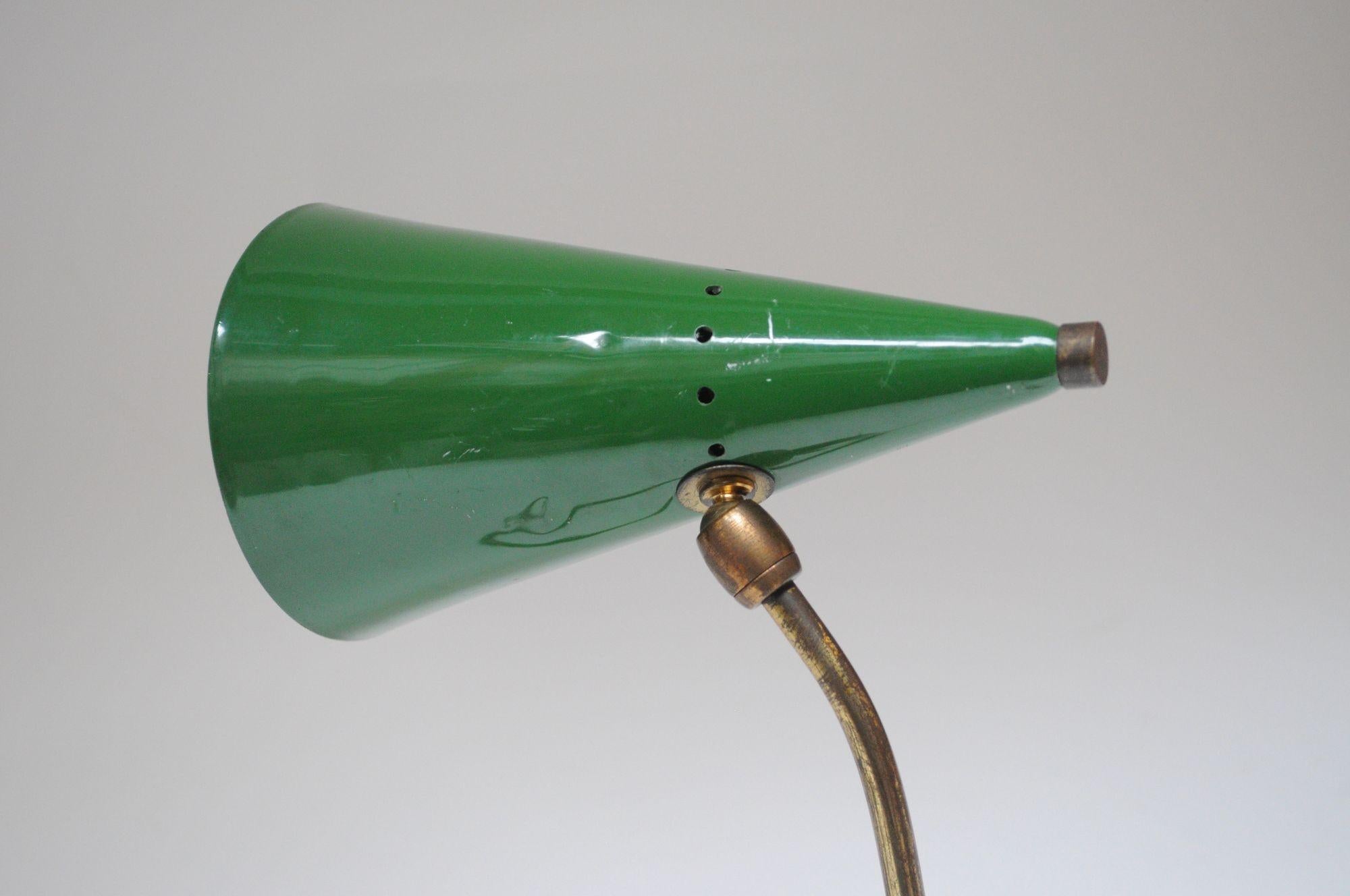 Italian Modern Brass and Green Metal Petite Table Lamp by Gilardi and Barzaghi For Sale 4
