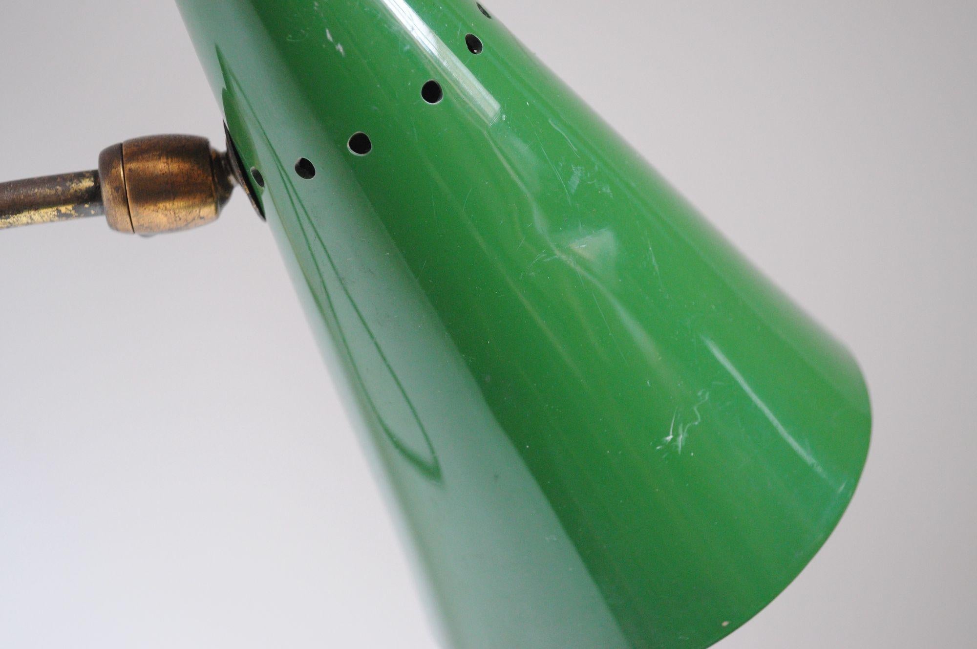 Petite lampe de bureau moderne italienne en laiton et métal vert par Gilardi et Barzaghi en vente 5