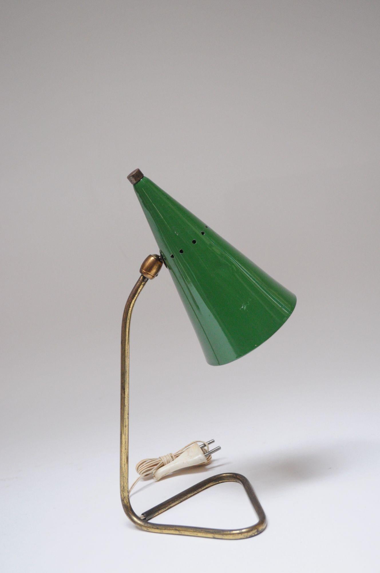 Charming, petite table/bedside lamp by Gilardi and Barzaghi (ca. 1953/54, Italy).
Composed of a perforated, conical shade in green lacquered metal supported by a tubular brass base.
Original condition with age/wear present to the shade (two small