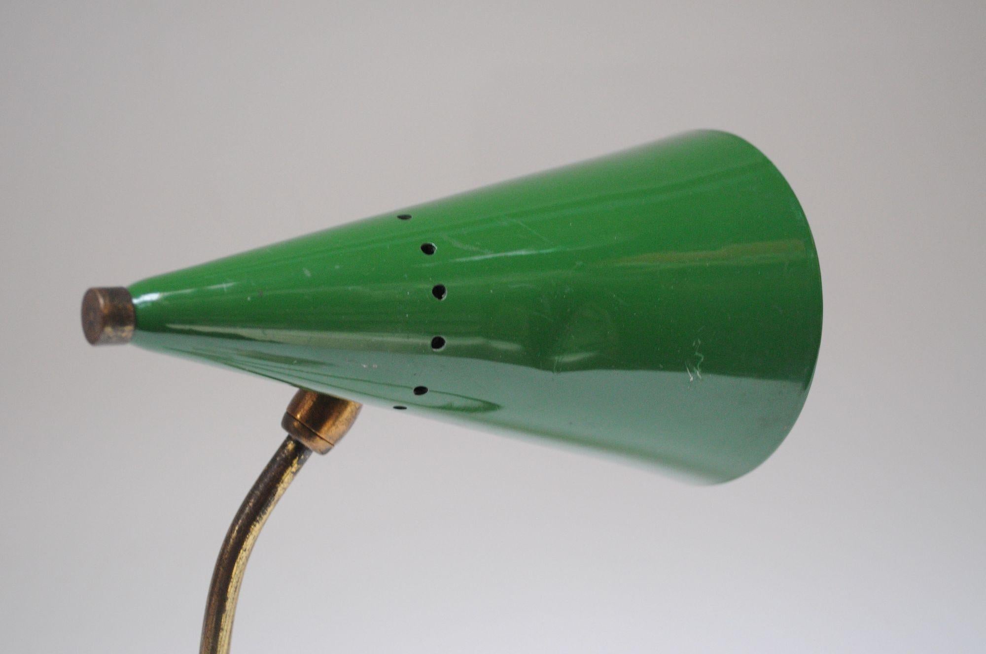 Italian Modern Brass and Green Metal Petite Table Lamp by Gilardi and Barzaghi For Sale 2