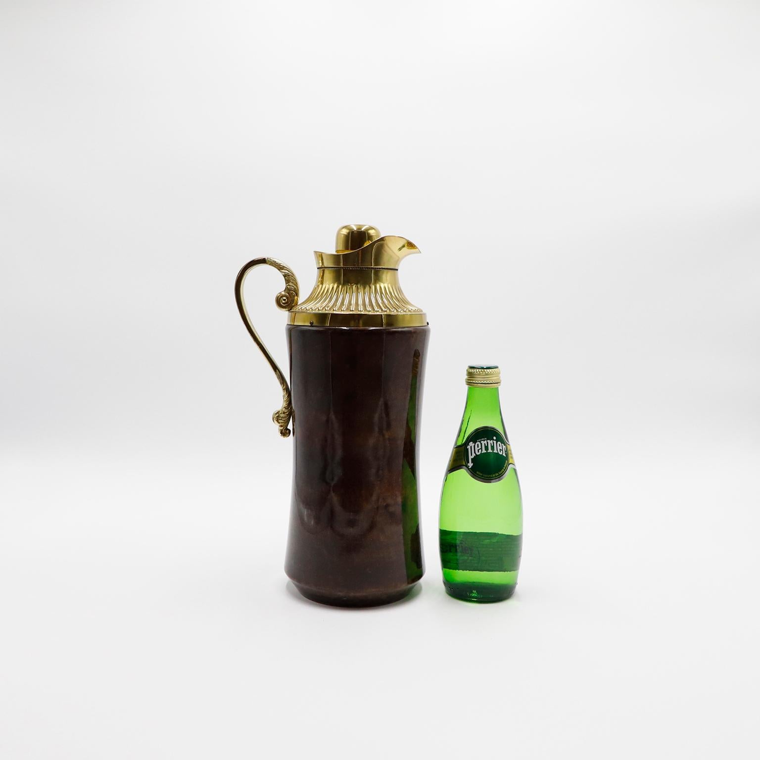 Italian Modern Brass And Lacquered Goatskin Pitcher By Aldo Tura In Good Condition For Sale In Mexico City, CDMX