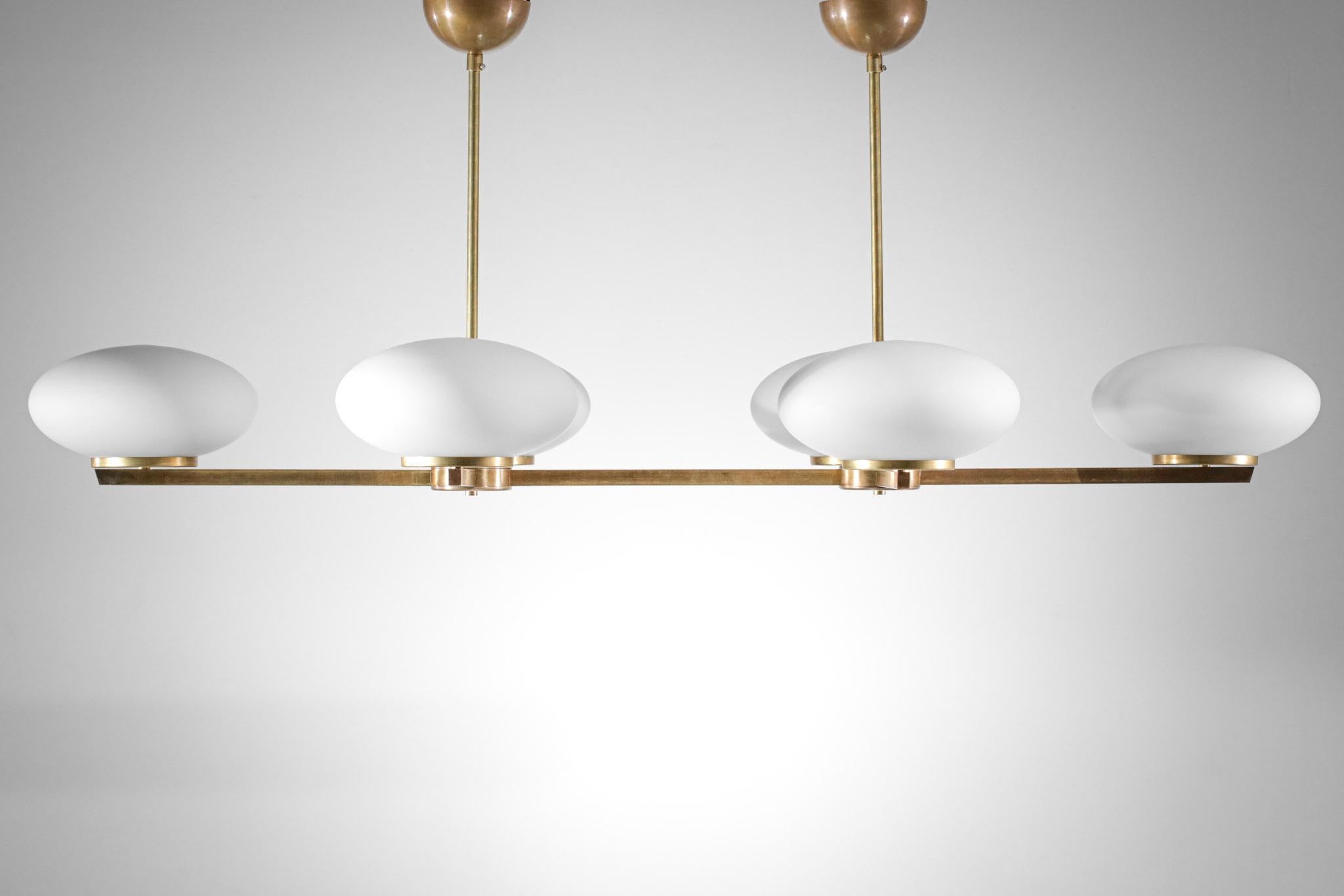 XXI secolo e contemporaneo Lampadario moderno italiano in ottone e opalino 
