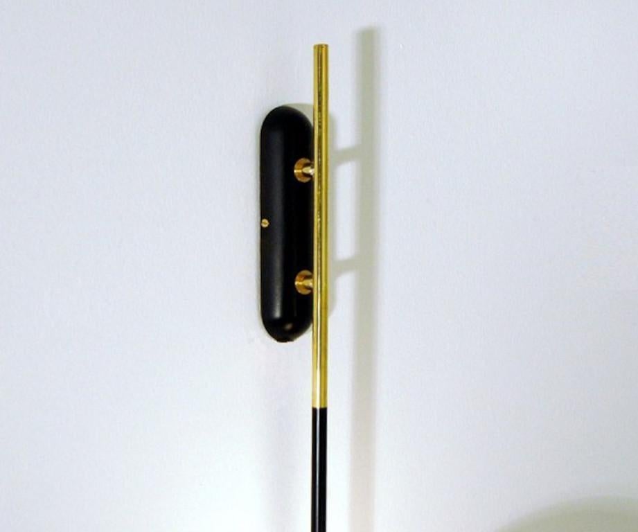 Lámpara italiana moderna de latón y cristal opalino by Fabio Ltd Italiano en venta