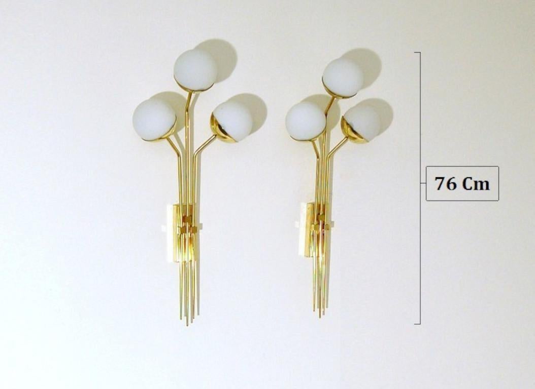 Lámpara italiana moderna de latón y cristal opalino by Fabio Ltd en venta 2